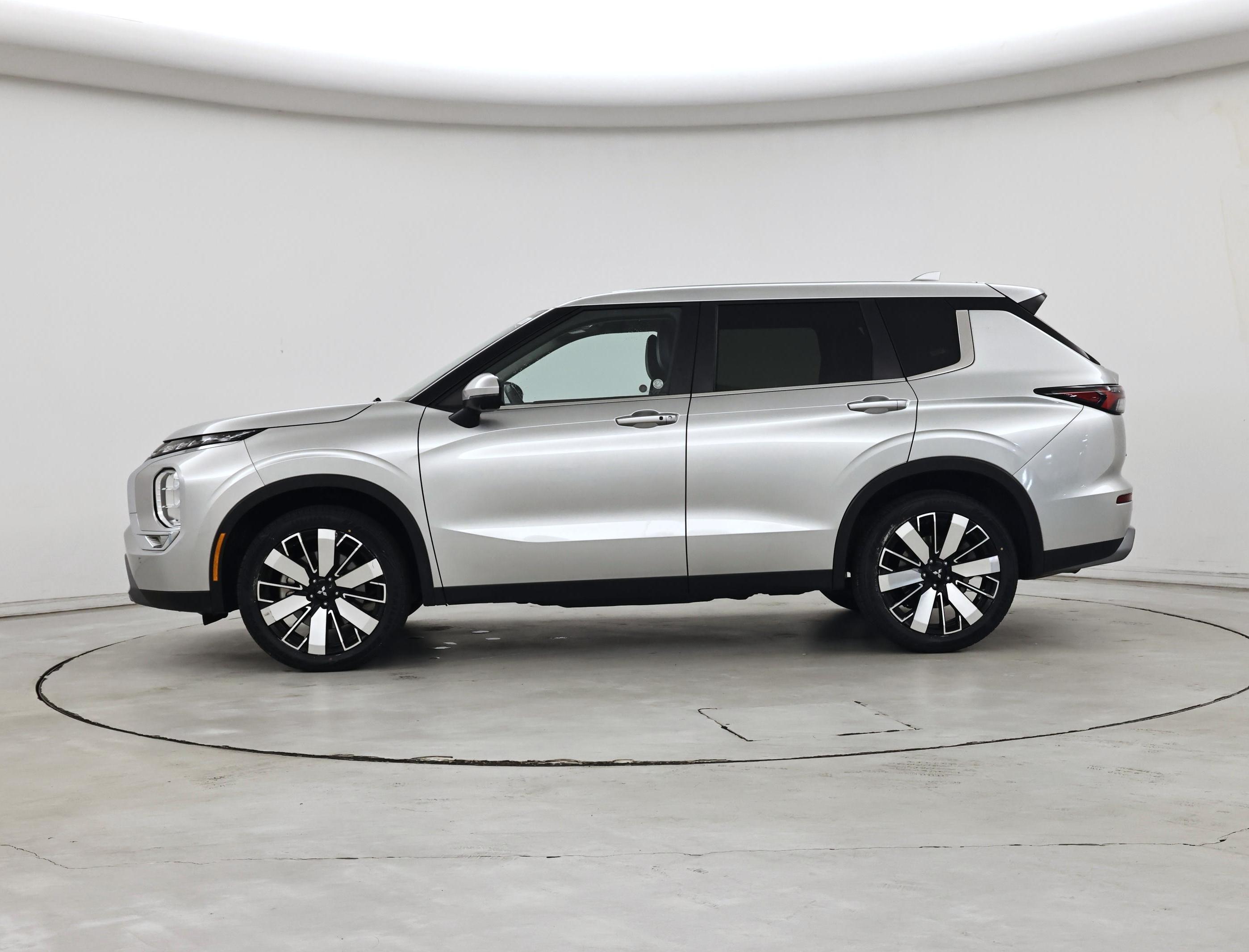 Thumbnail: 2025 Mitsubishi Outlander - 3
