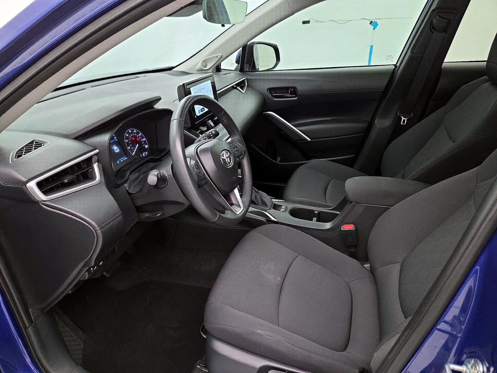 2024 Toyota Corolla Cross LE - Photo 12
