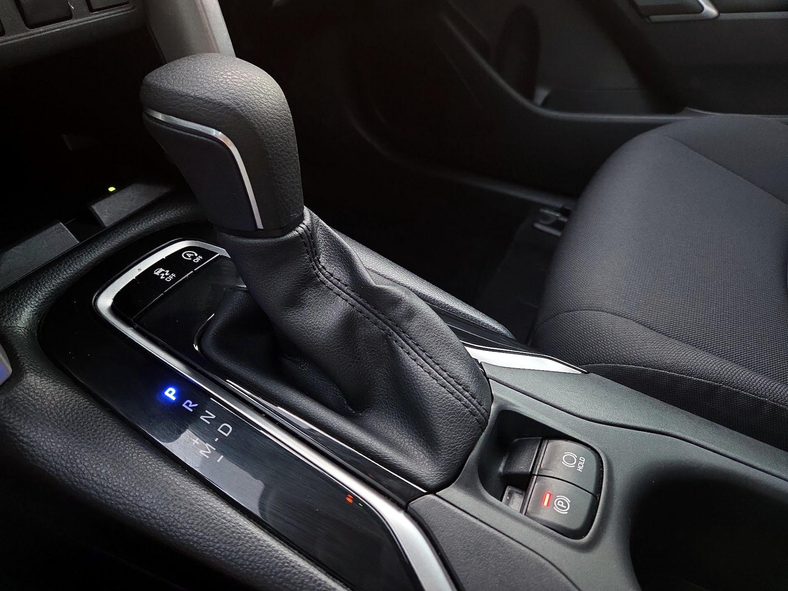 2024 Toyota Corolla Cross LE - Photo 18