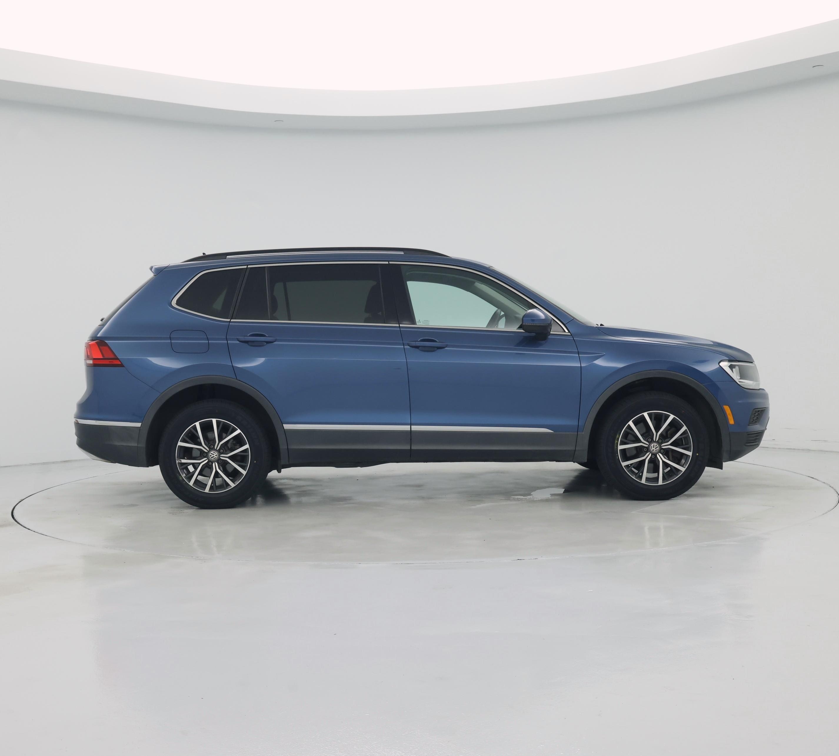Thumbnail: 2020 Volkswagen Tiguan - 7