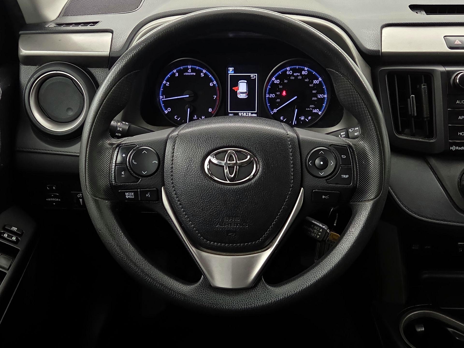 Thumbnail: 2018 Toyota RAV4 - 10