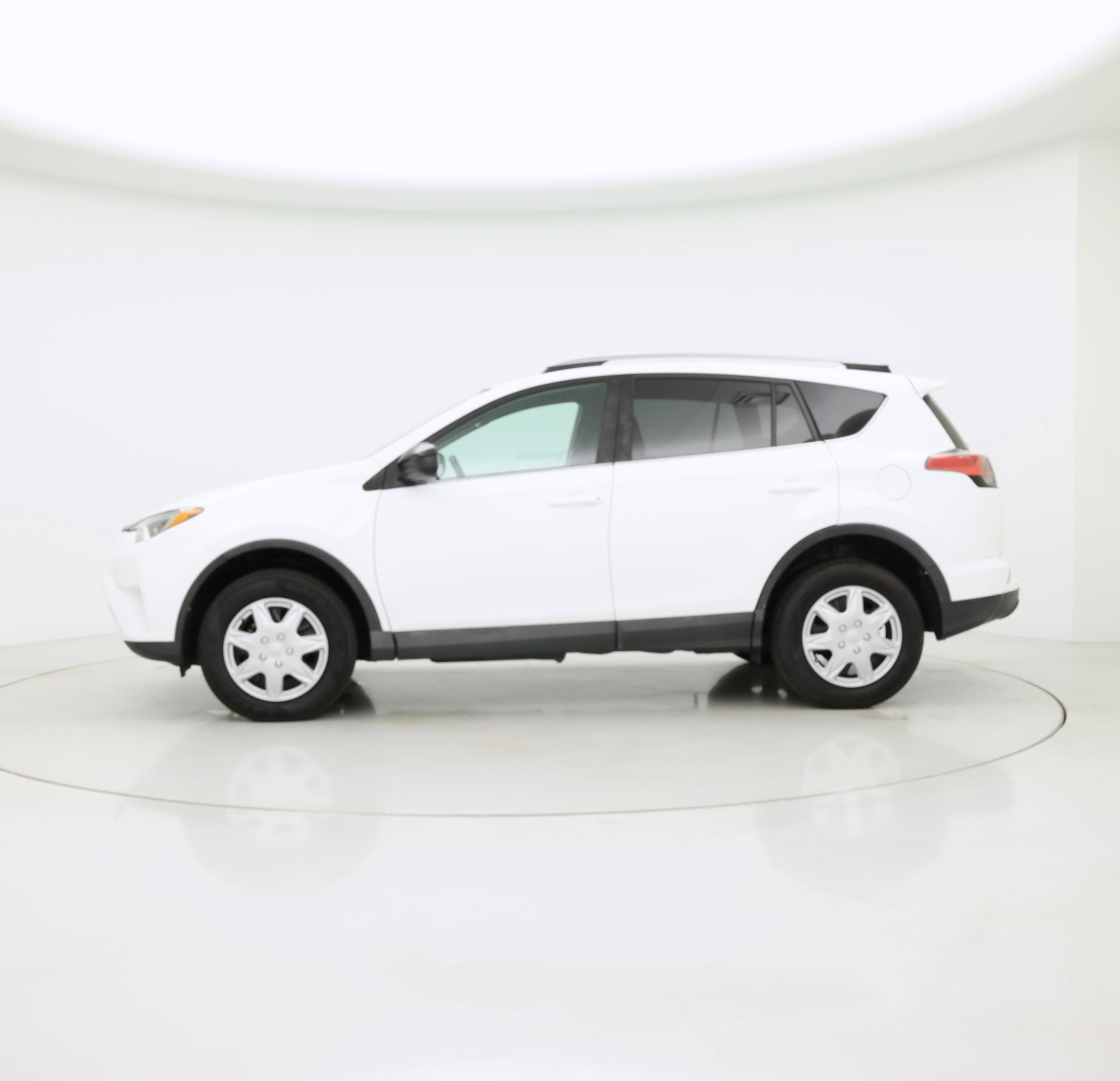 Thumbnail: 2018 Toyota RAV4 - 3