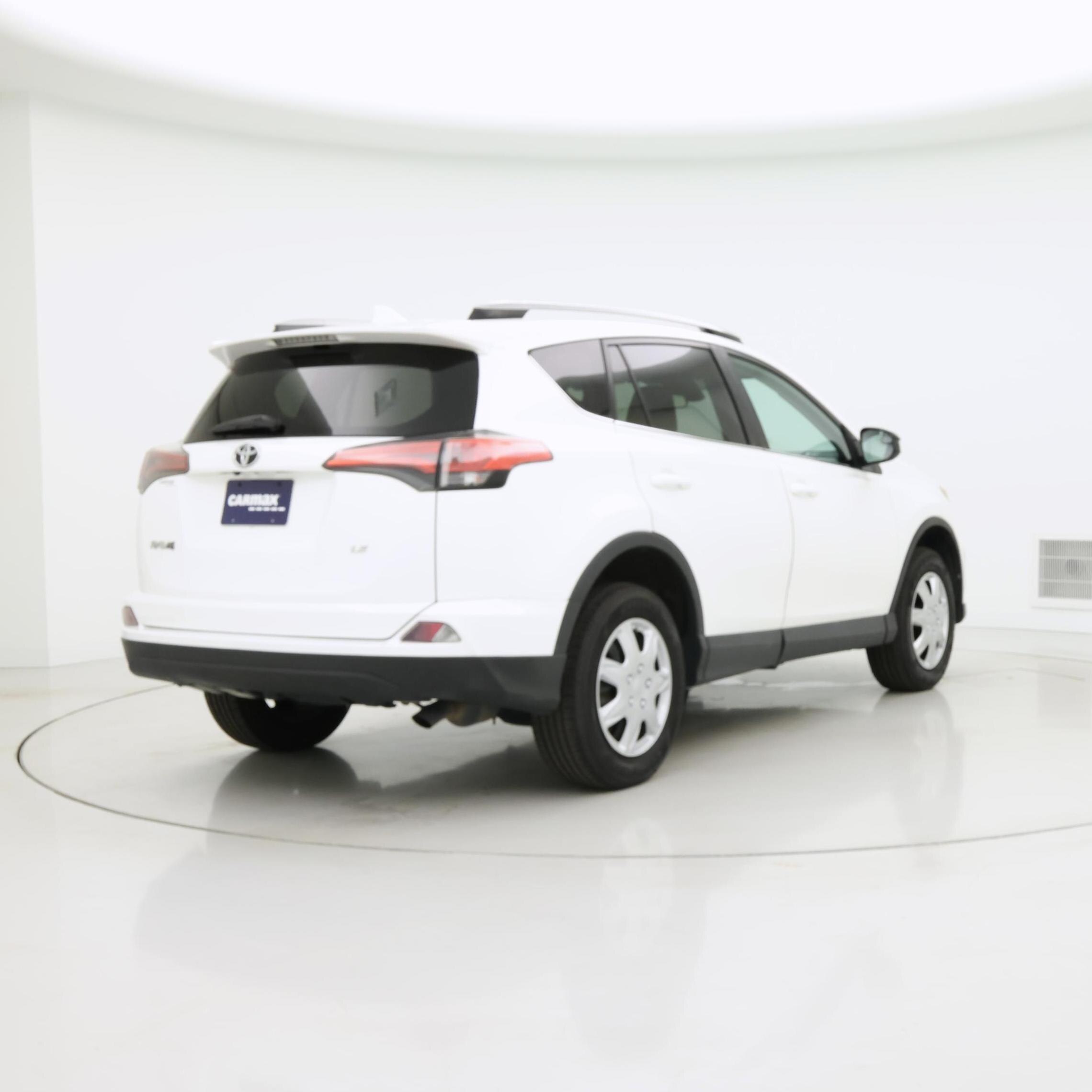 Thumbnail: 2018 Toyota RAV4 - 8