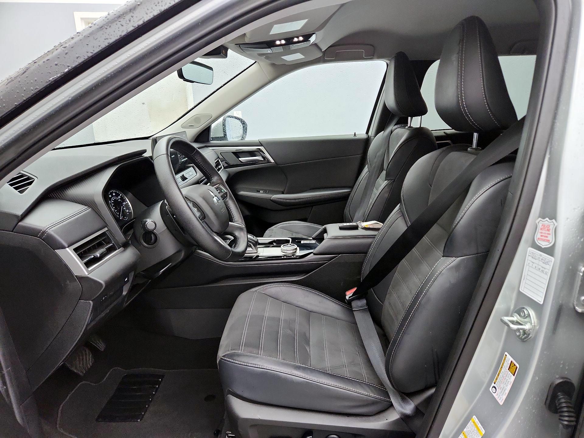 Thumbnail: 2025 Mitsubishi Outlander - 11