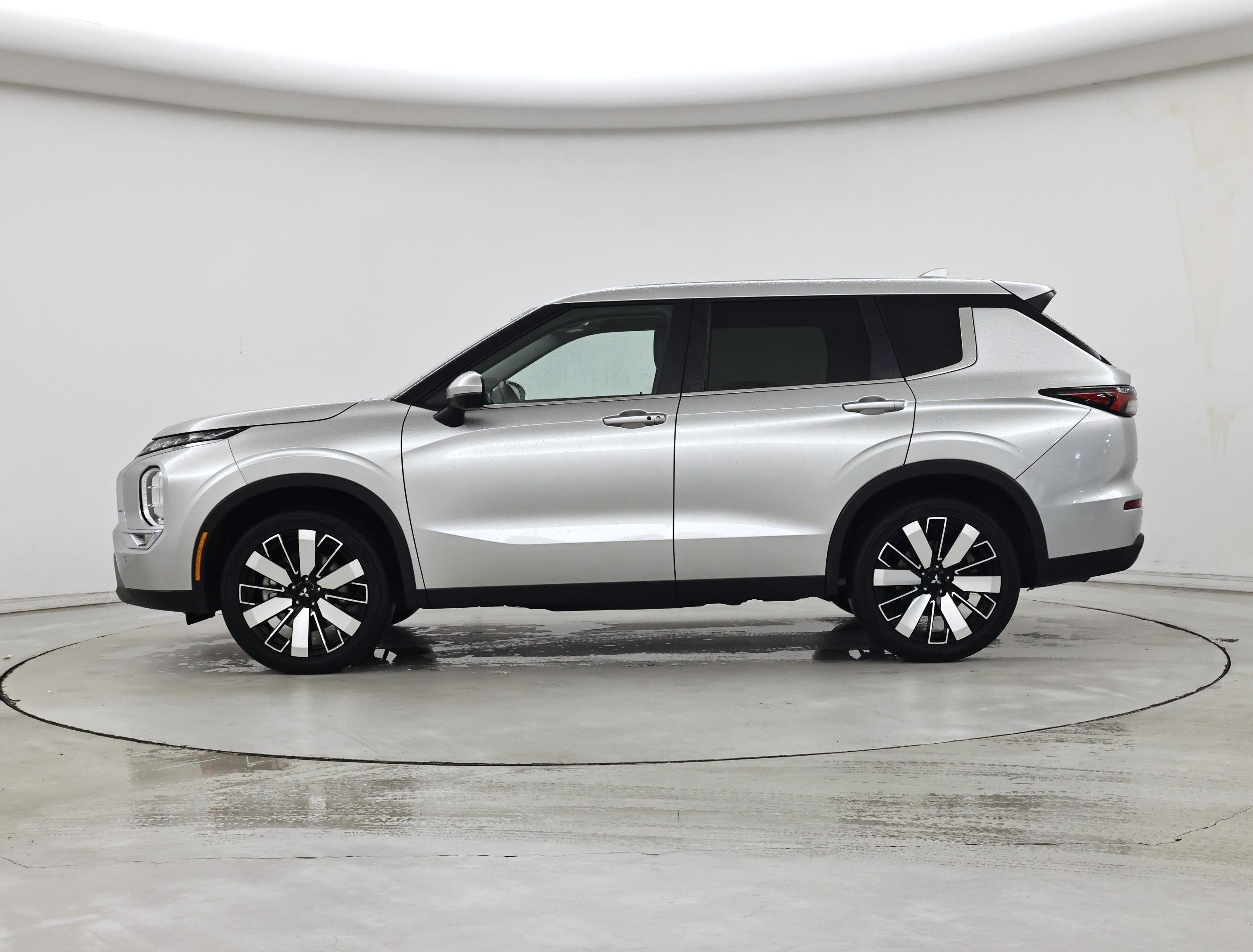 Thumbnail: 2025 Mitsubishi Outlander - 3