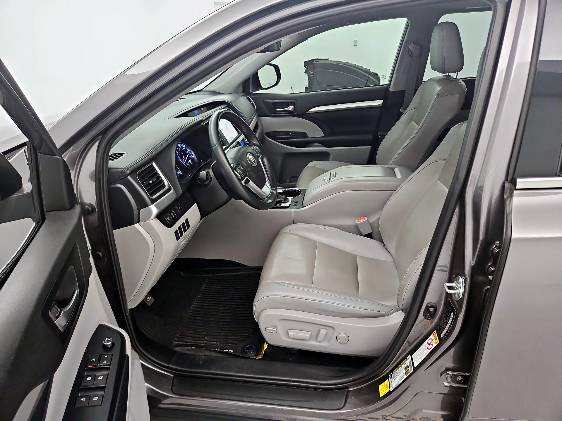 Thumbnail: 2019 Toyota Highlander - 11