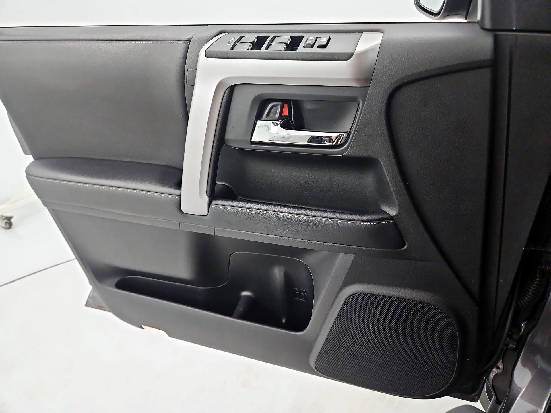 Thumbnail: 2020 Toyota 4Runner - 12