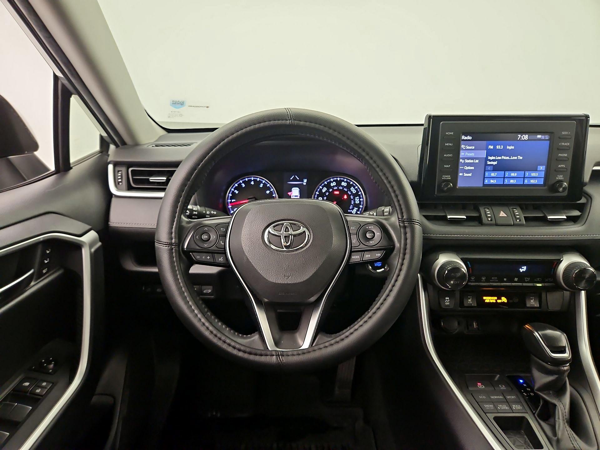 Thumbnail: 2019 Toyota RAV4 - 10