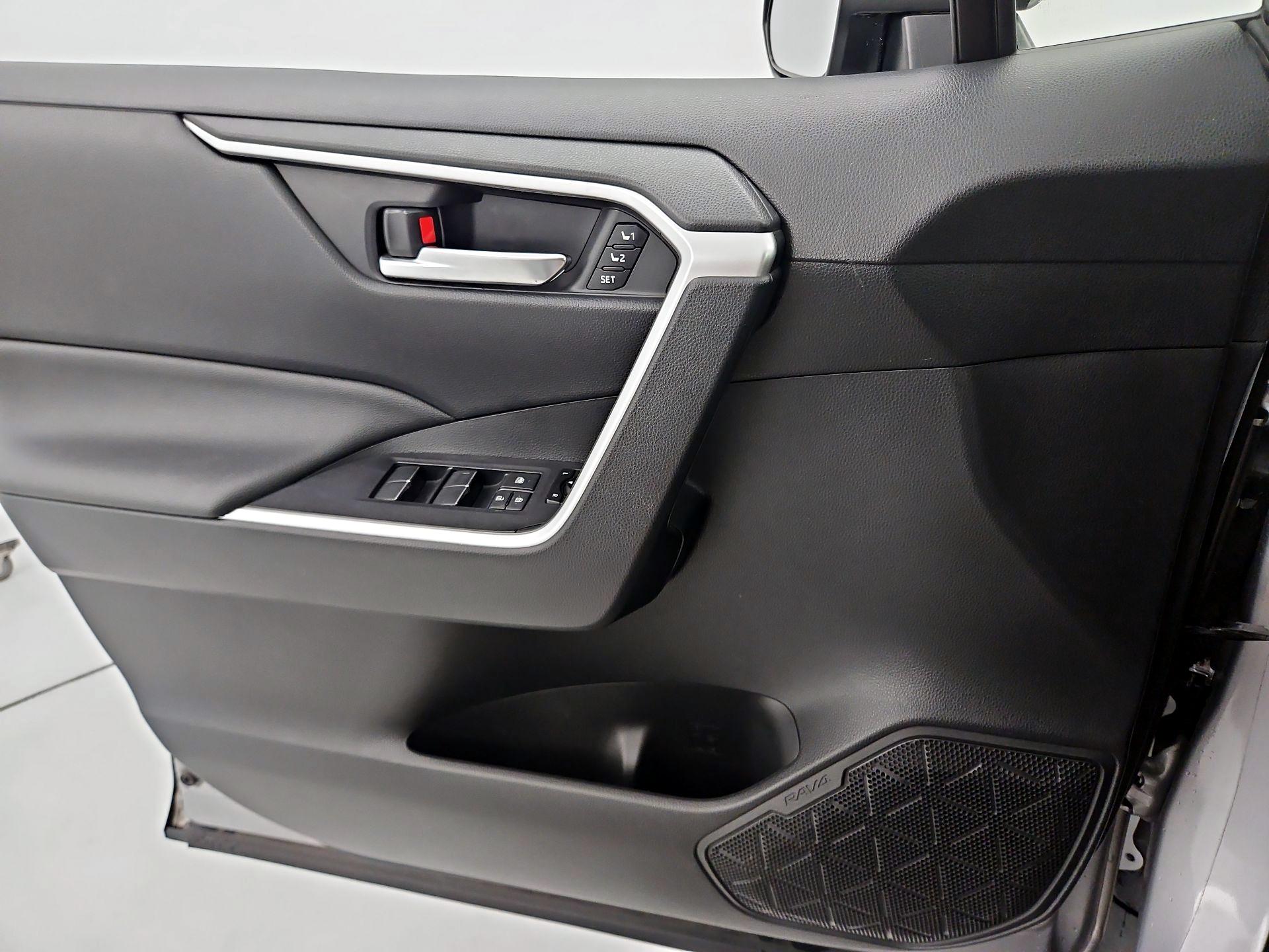 Thumbnail: 2019 Toyota RAV4 - 12