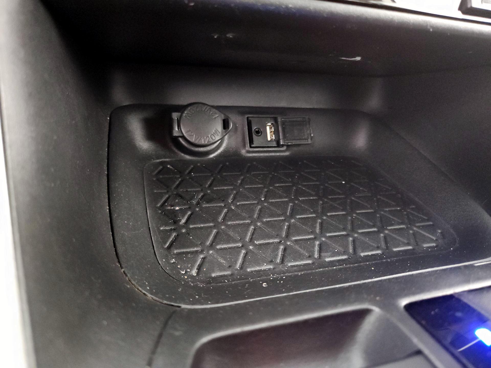 Thumbnail: 2019 Toyota RAV4 - 18