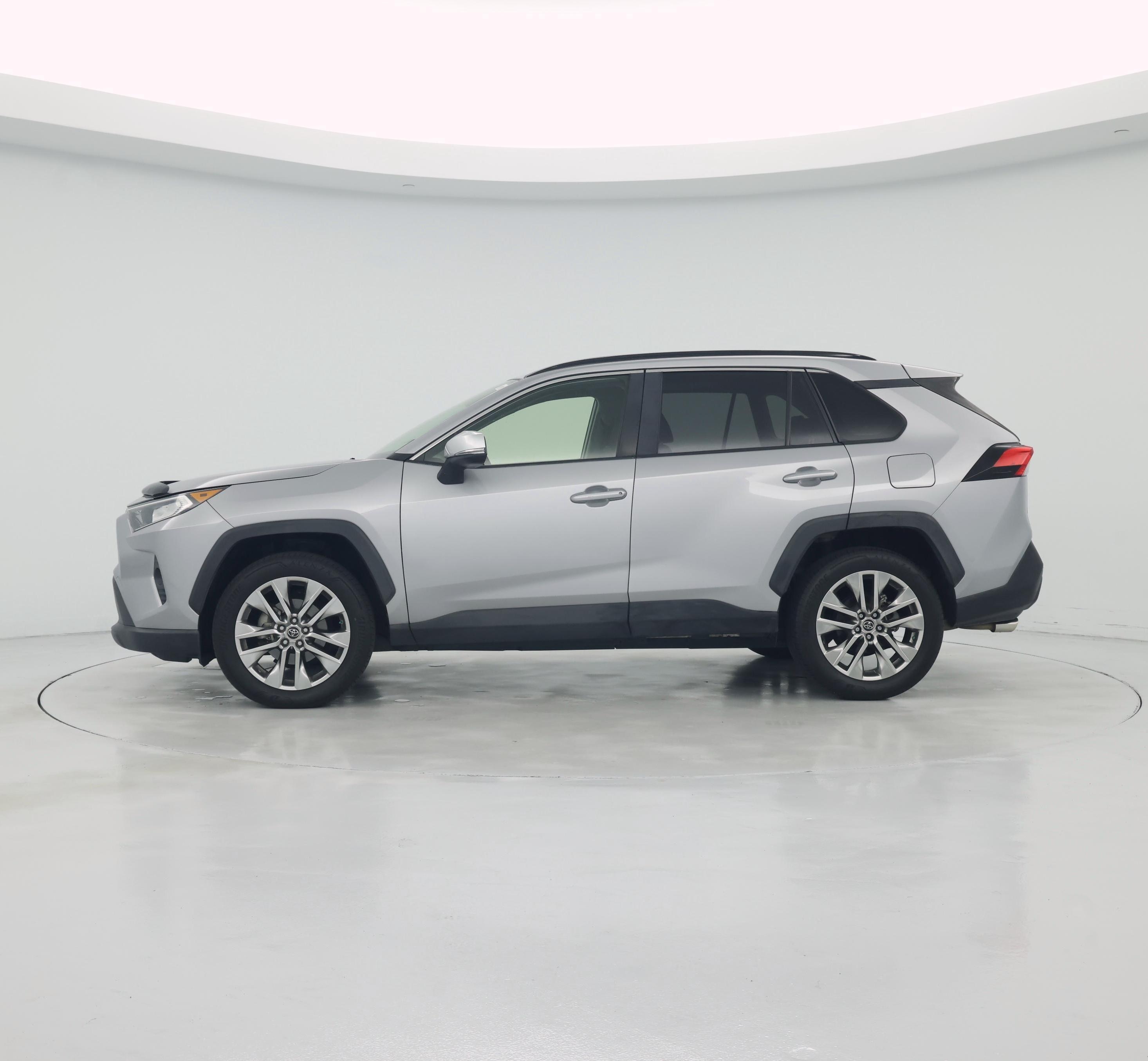 Thumbnail: 2019 Toyota RAV4 - 3
