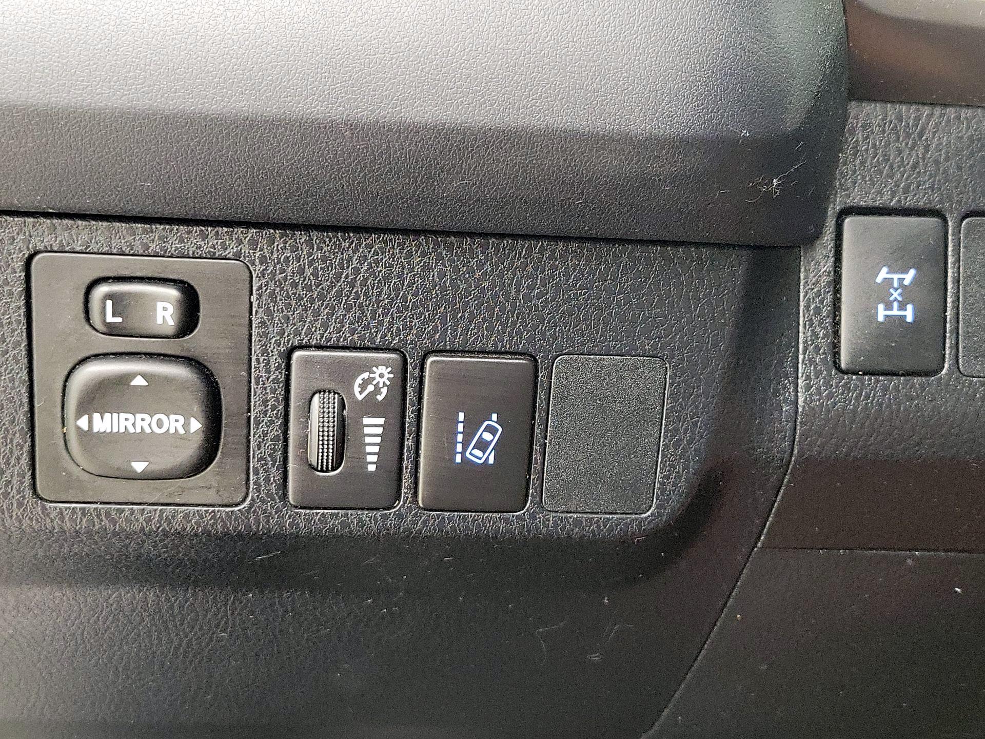 Thumbnail: 2018 Toyota RAV4 - 13