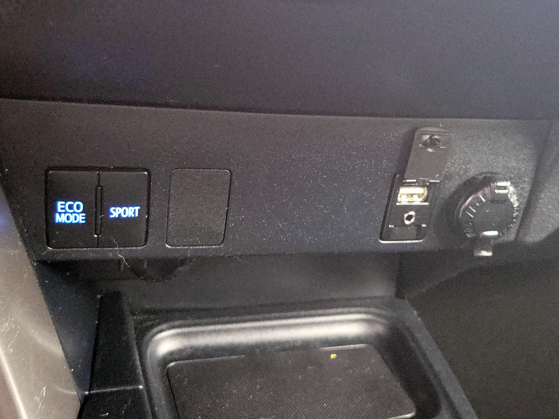 Thumbnail: 2018 Toyota RAV4 - 18