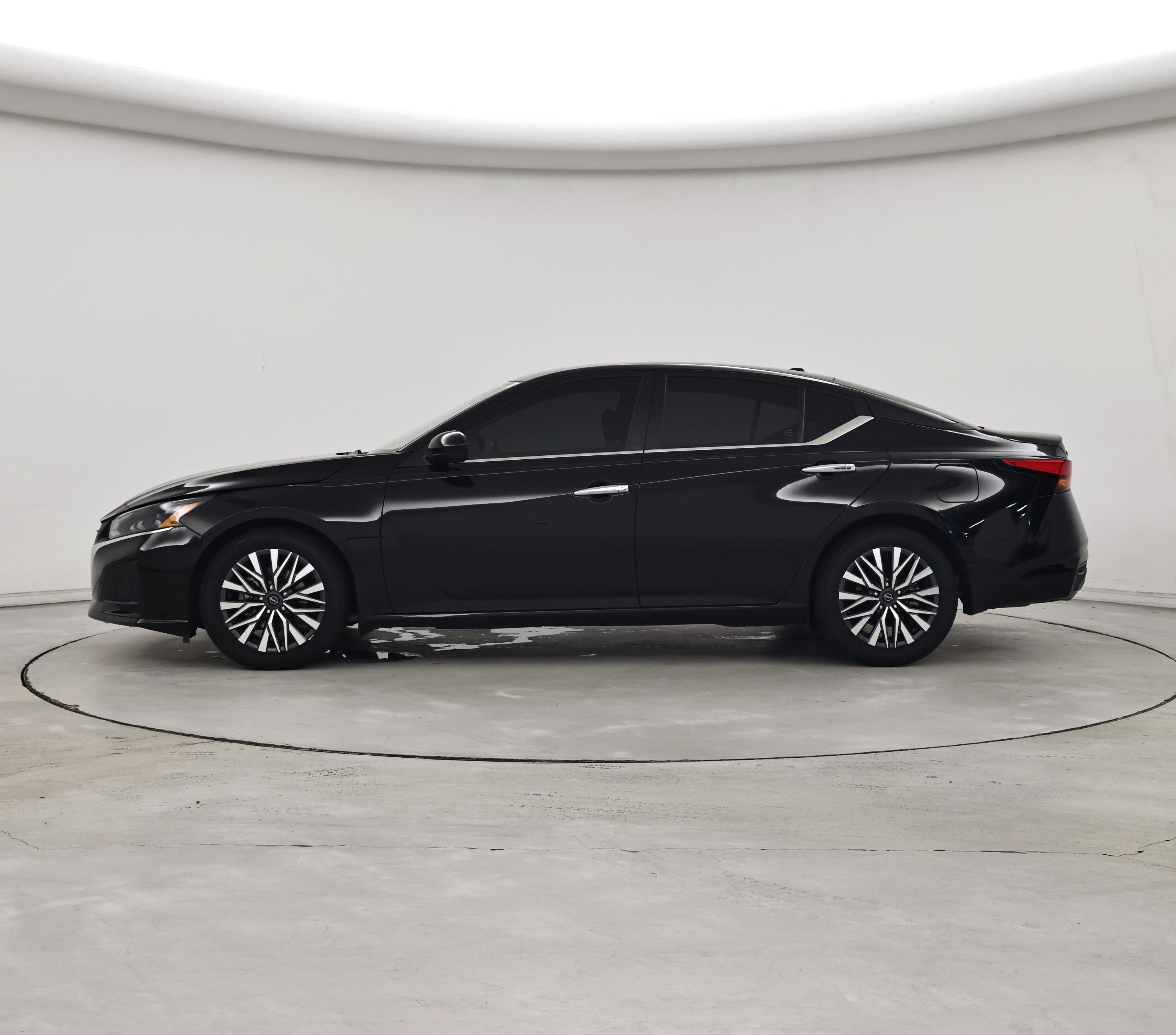 Thumbnail: 2023 Nissan Altima - 3