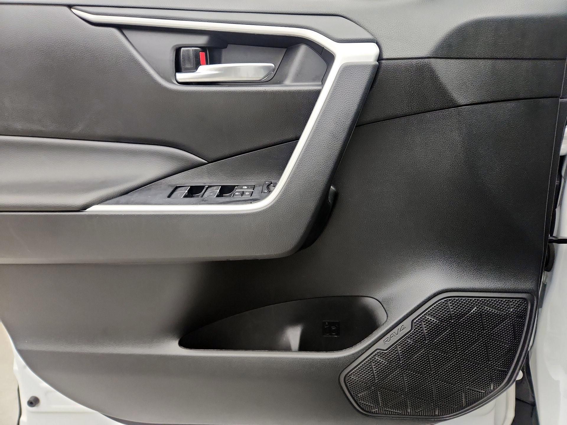 Thumbnail: 2025 Toyota RAV4 - 12