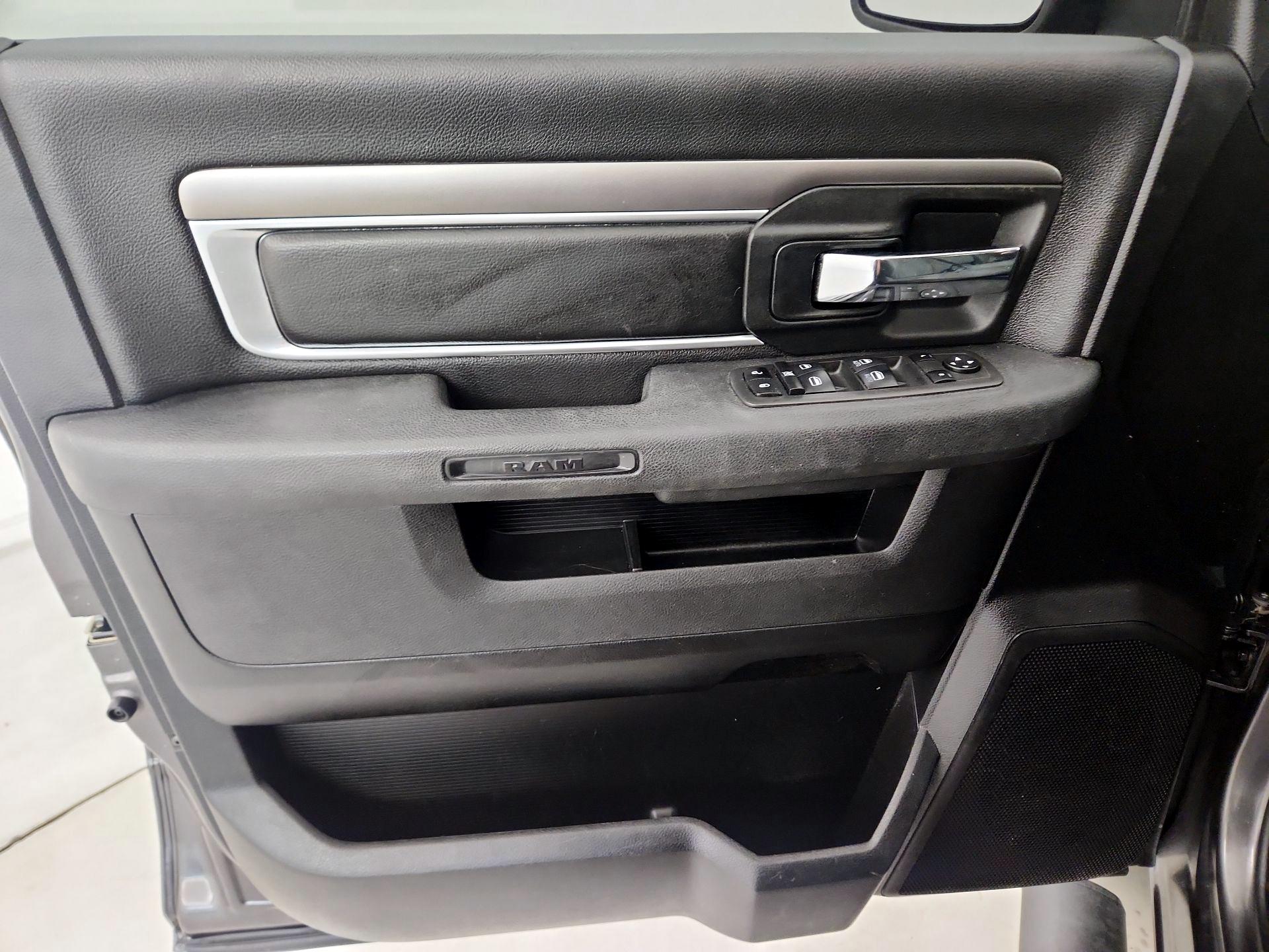 Thumbnail: 2021 RAM 1500 Classic - 12