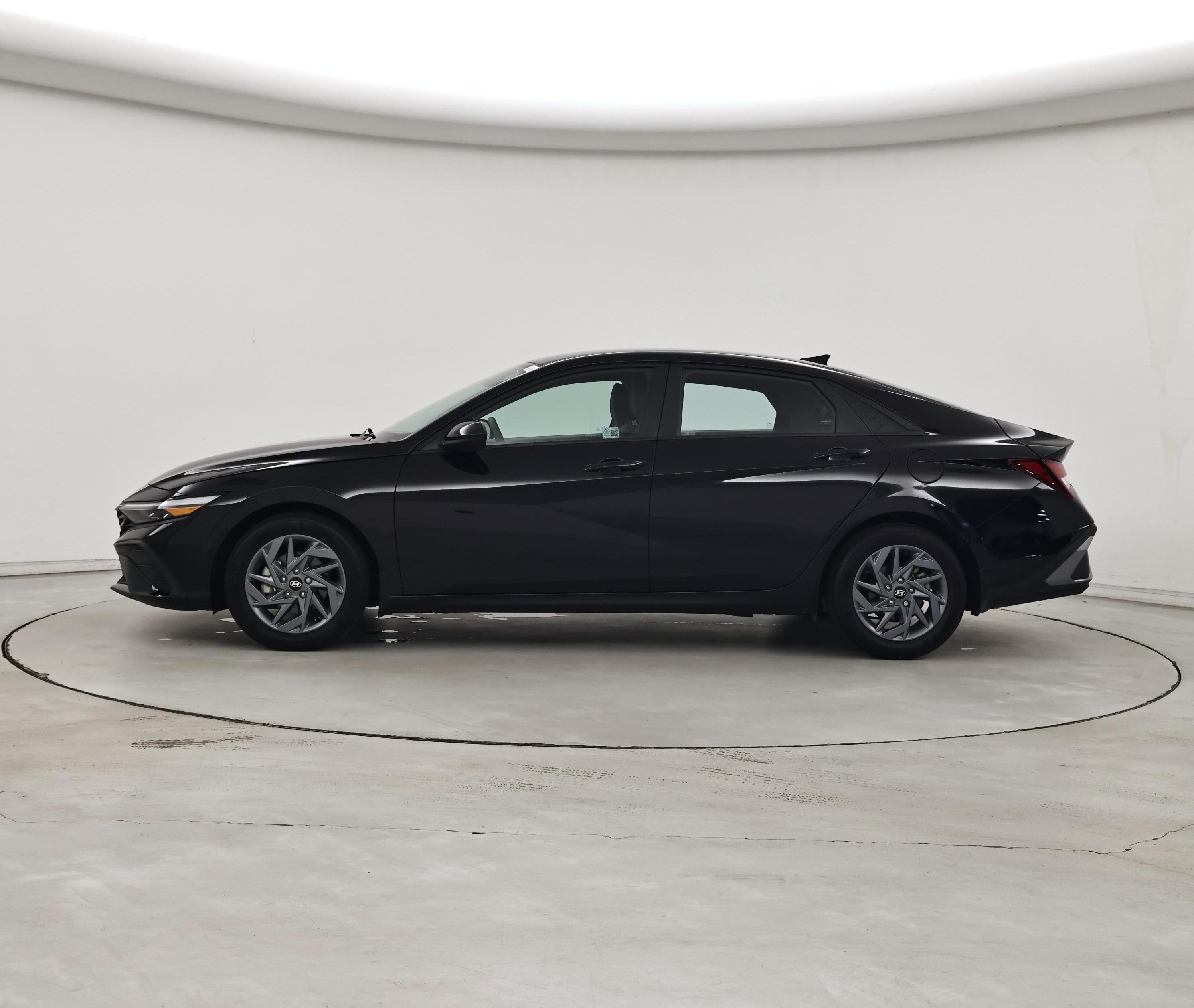 Thumbnail: 2024 Hyundai Elantra - 3