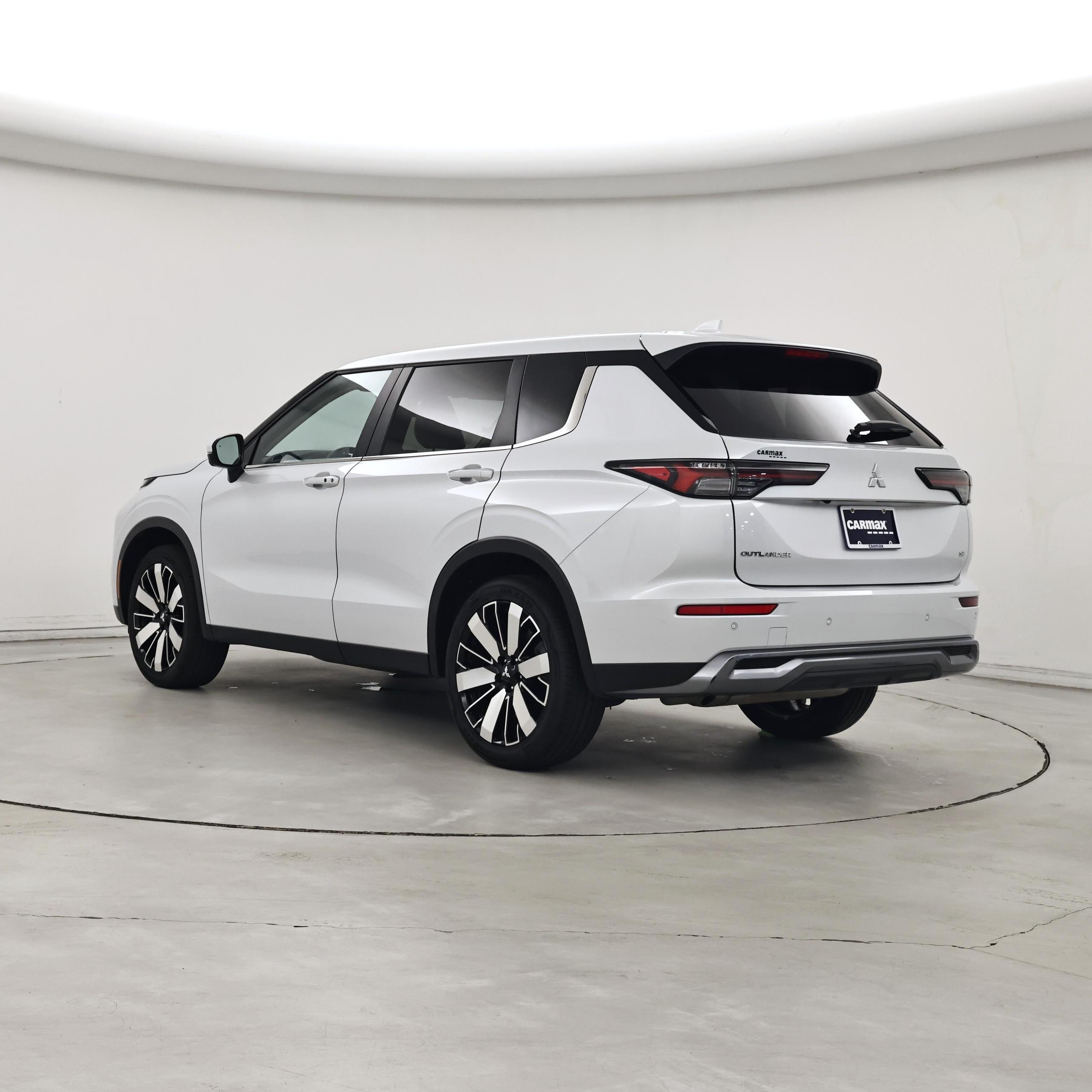 Thumbnail: 2025 Mitsubishi Outlander - 2
