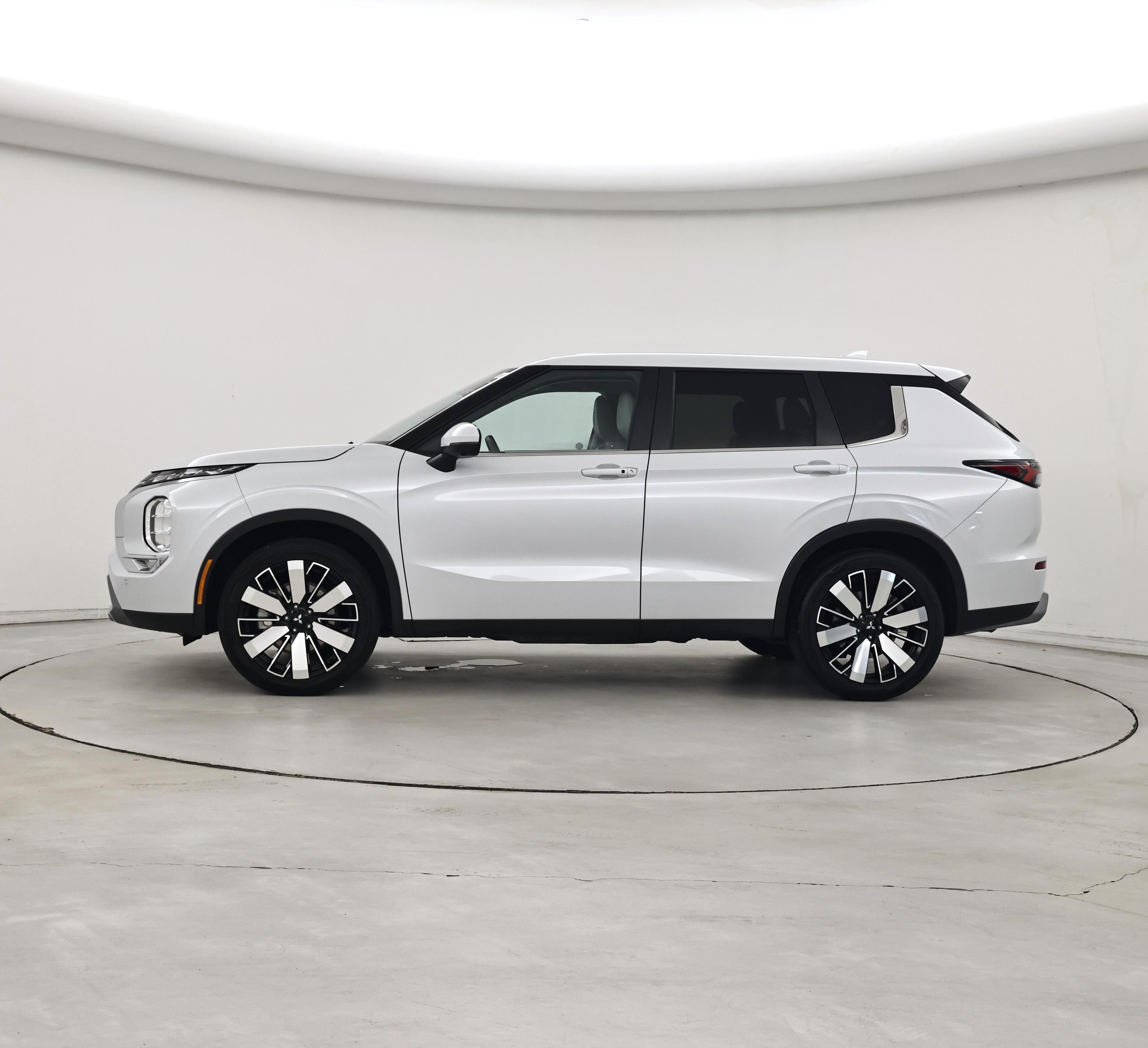 Thumbnail: 2025 Mitsubishi Outlander - 3