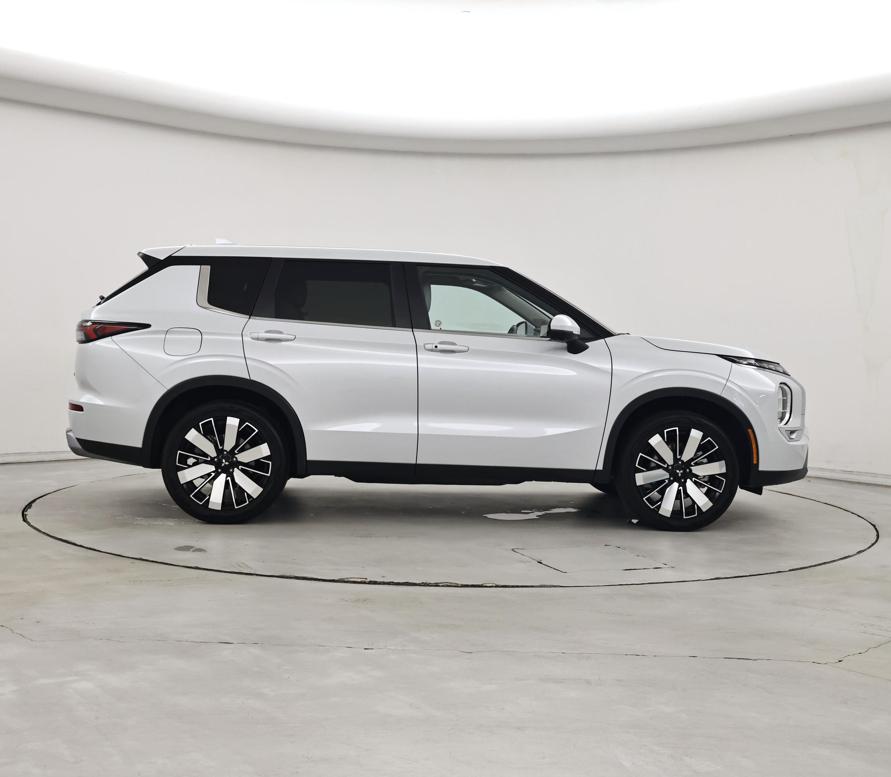 Thumbnail: 2025 Mitsubishi Outlander - 7
