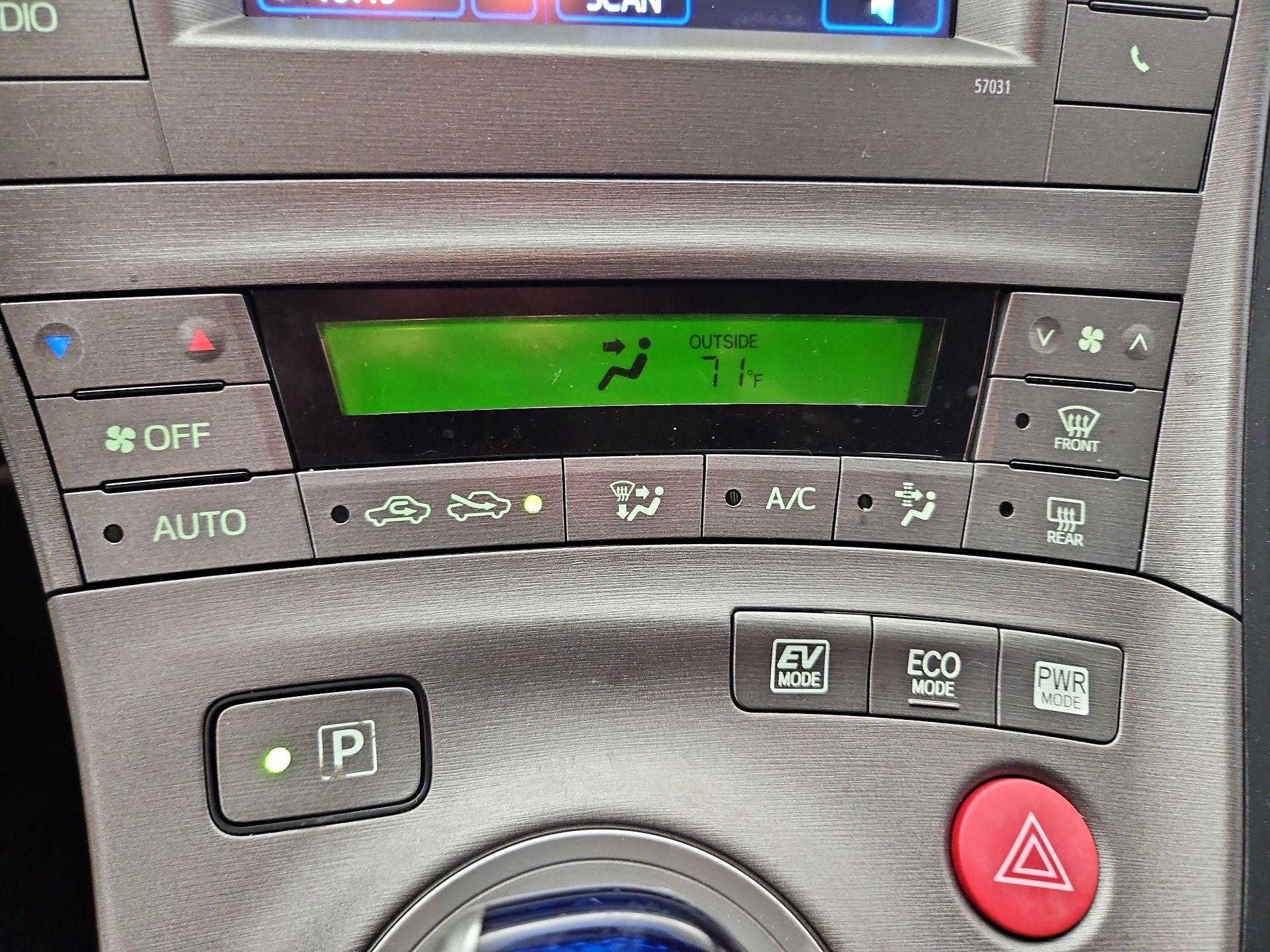 Thumbnail: 2015 Toyota Prius - 16