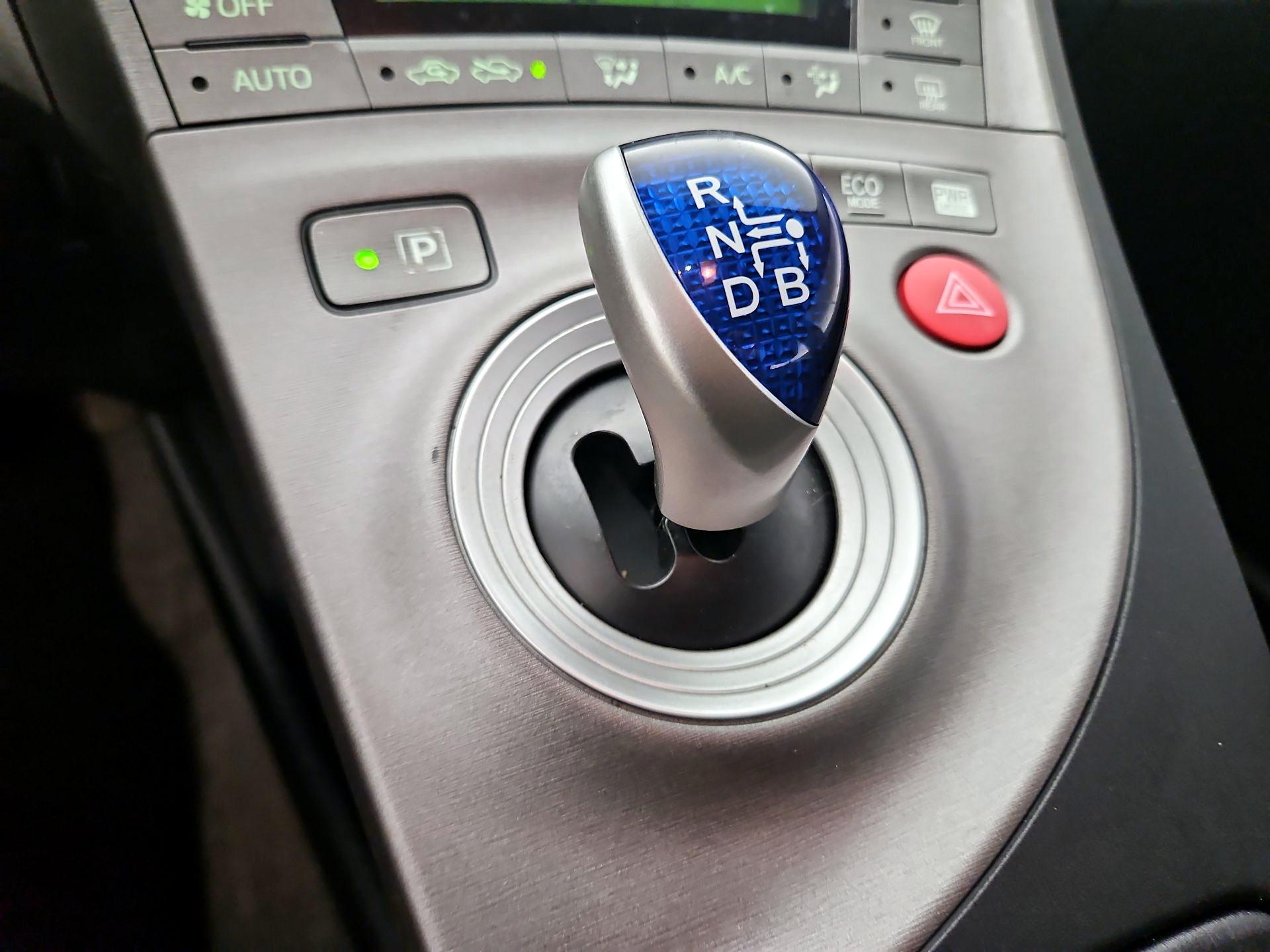 Thumbnail: 2015 Toyota Prius - 17