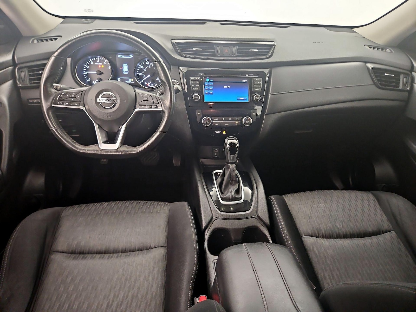 2017 Nissan Rogue SV - Photo 10