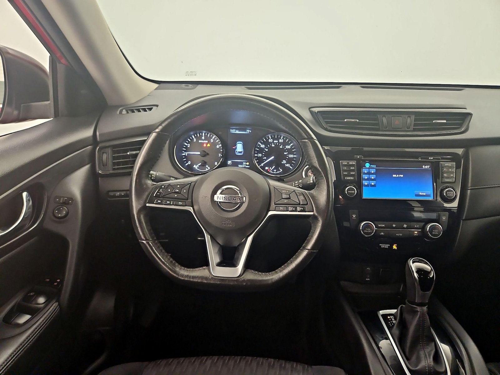 2017 Nissan Rogue SV - Photo 11