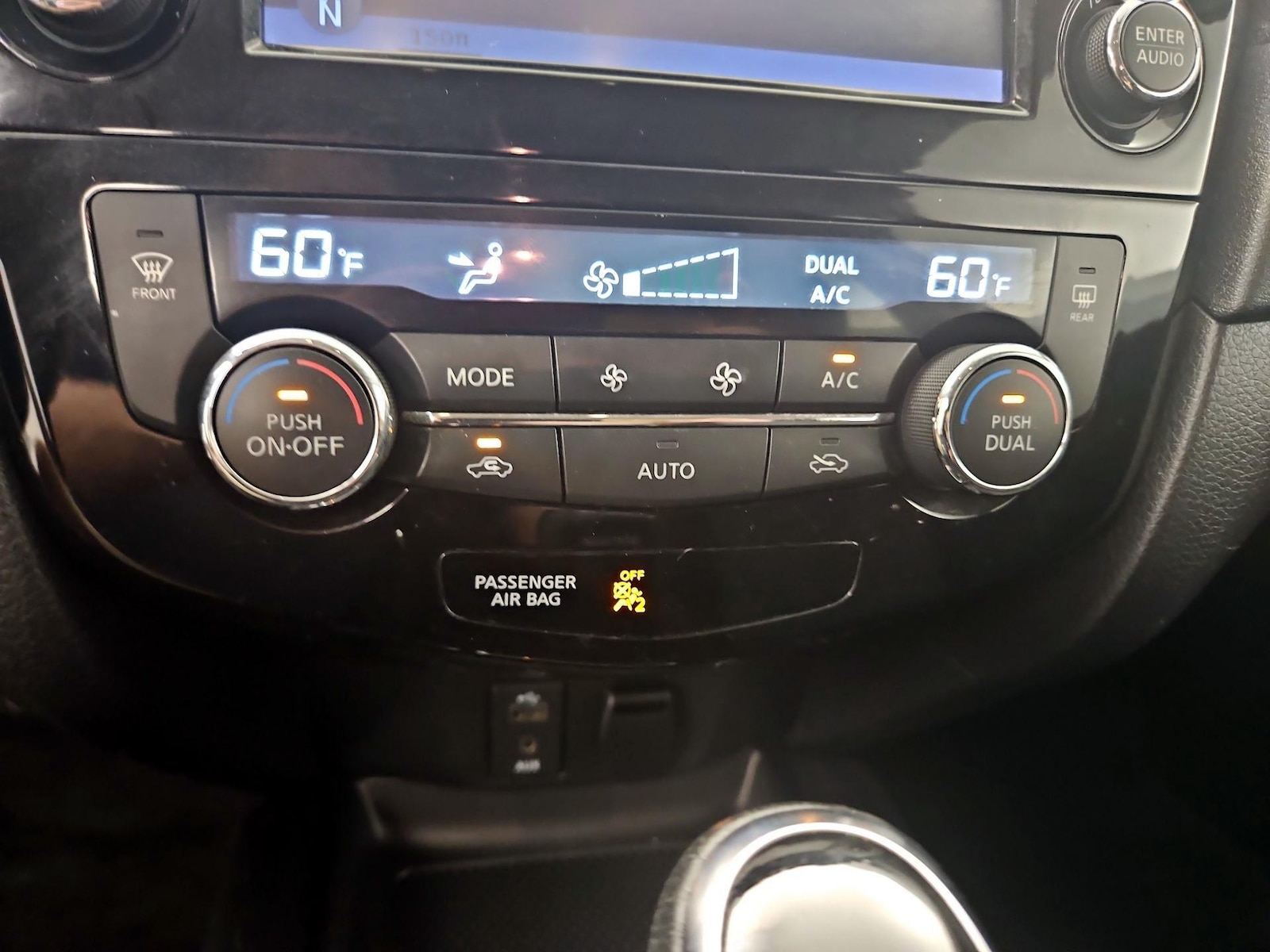 2017 Nissan Rogue SV - Photo 18
