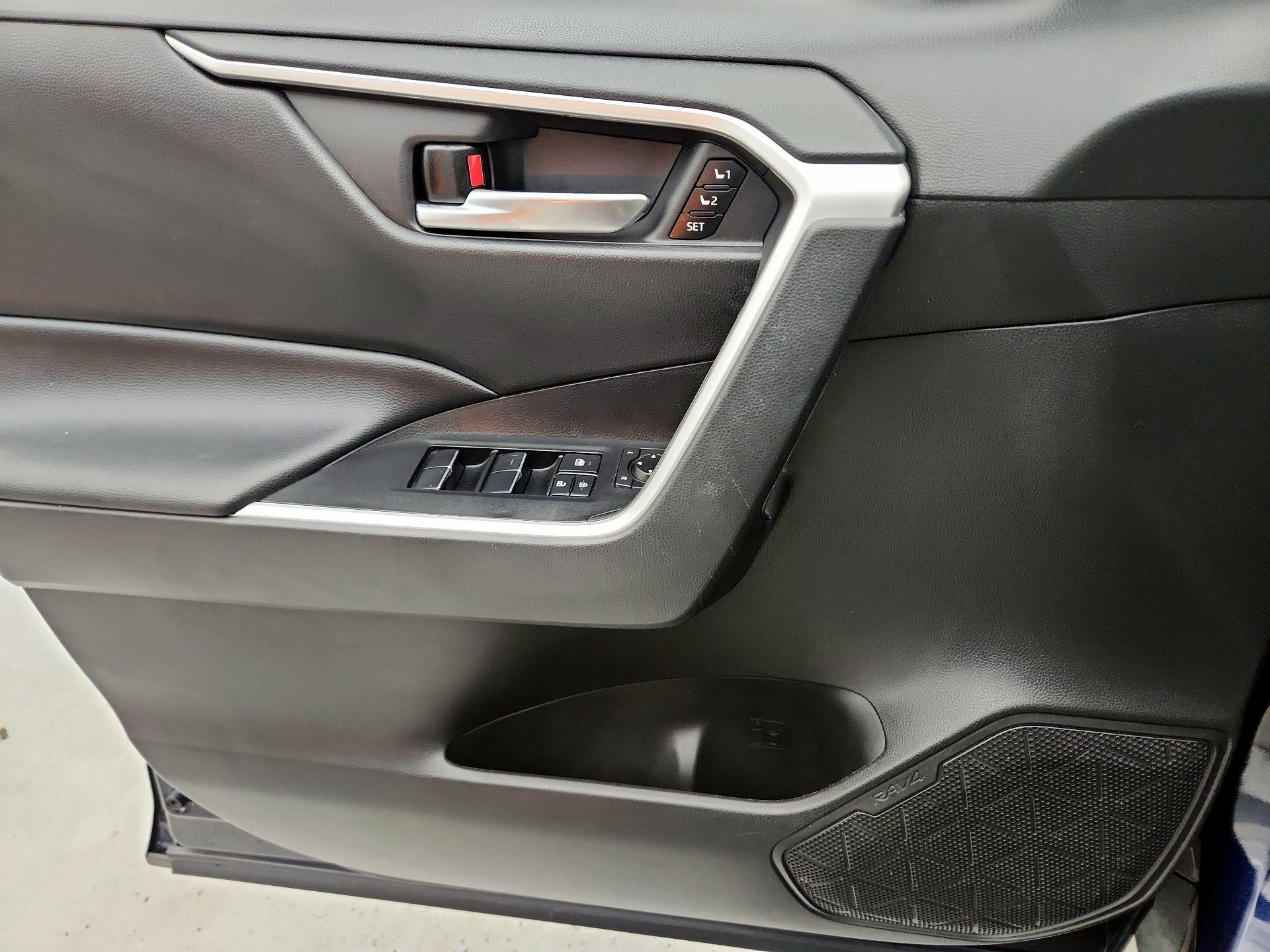 Thumbnail: 2021 Toyota RAV4 - 12