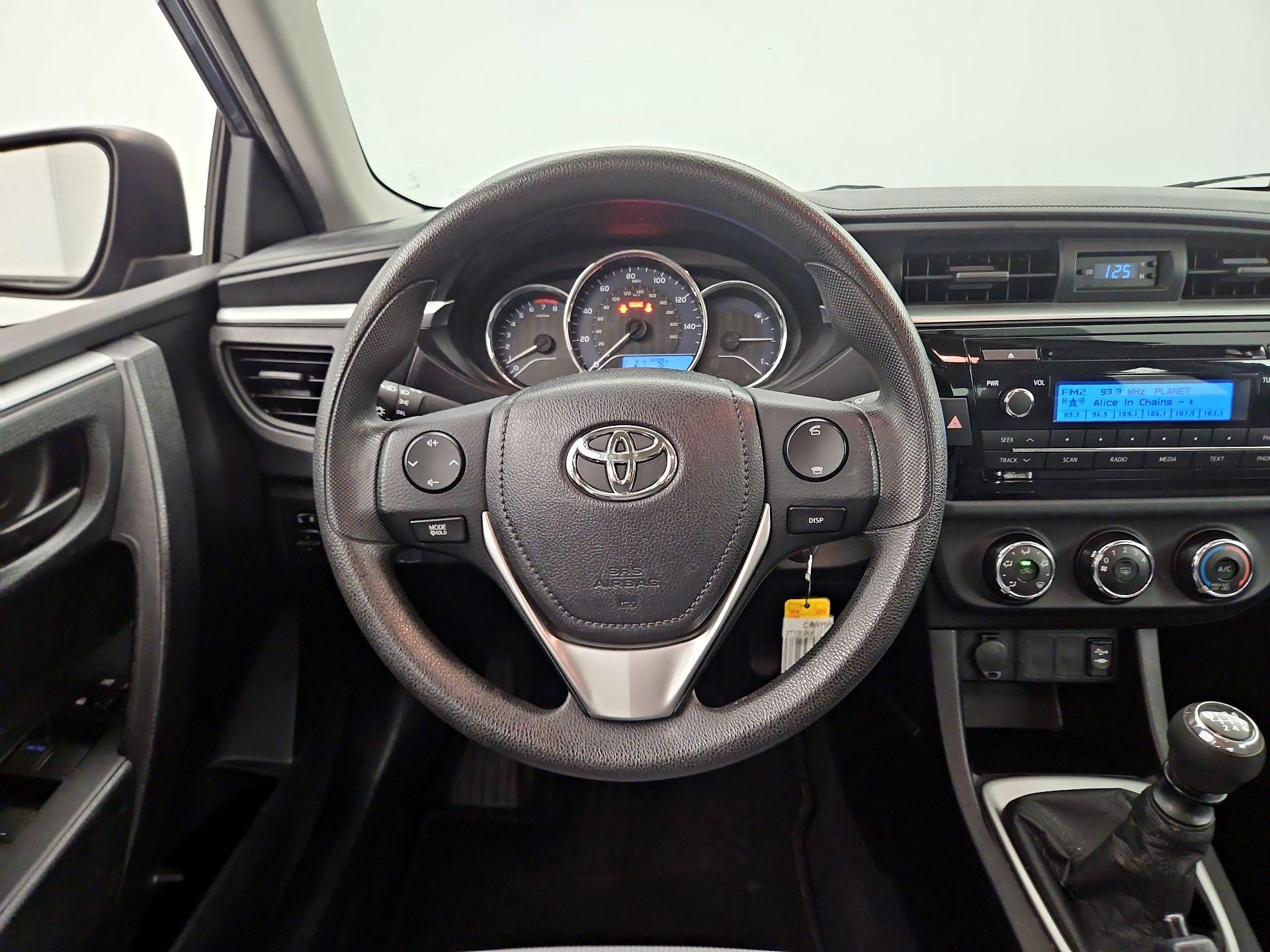Thumbnail: 2015 Toyota Corolla - 10