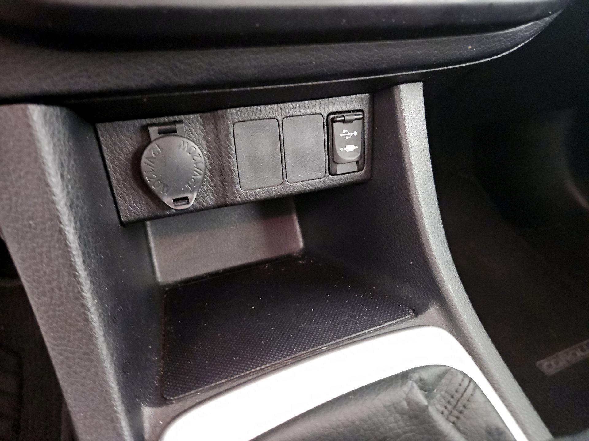 Thumbnail: 2015 Toyota Corolla - 17
