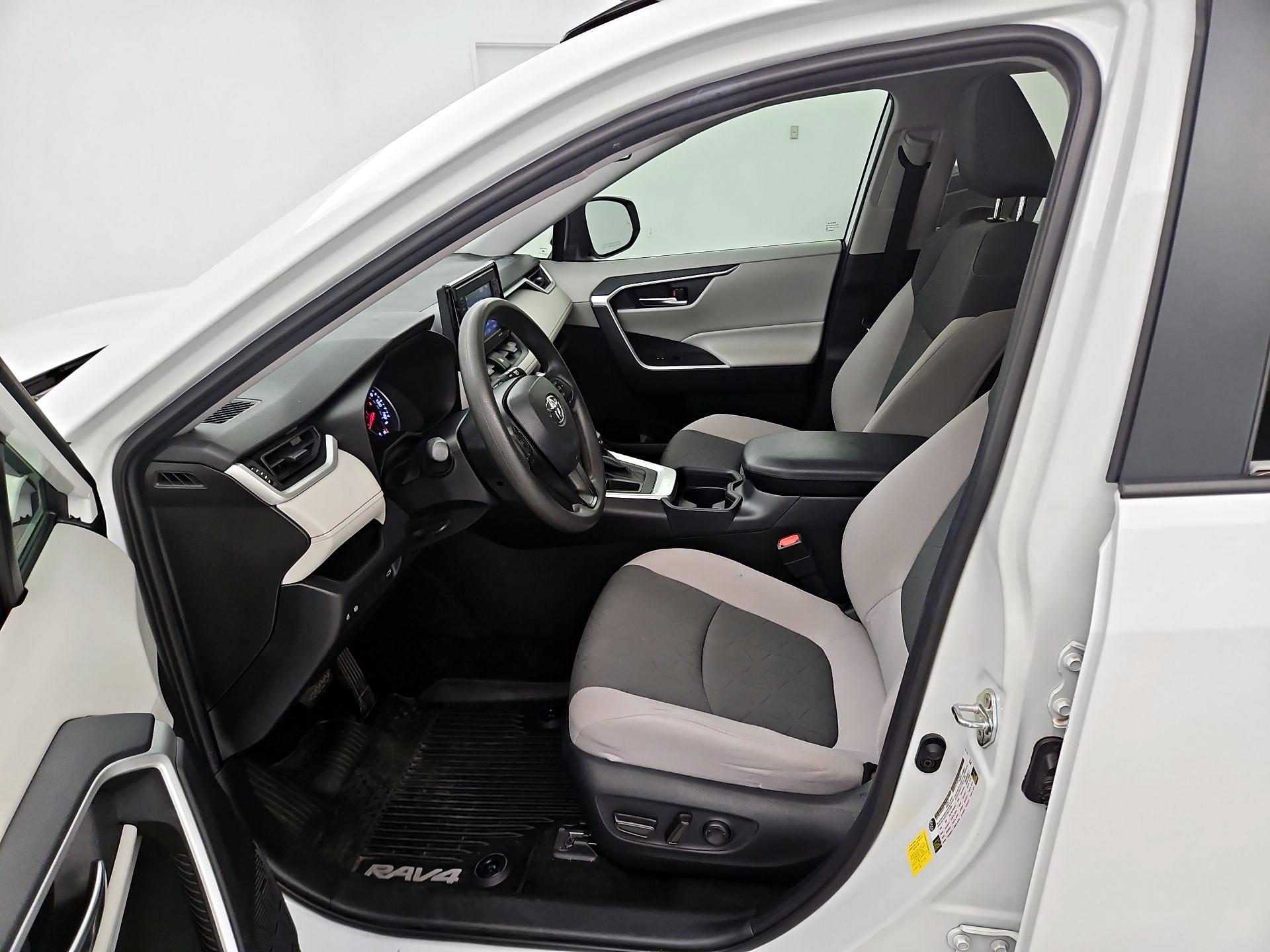 Thumbnail: 2020 Toyota RAV4 - 11