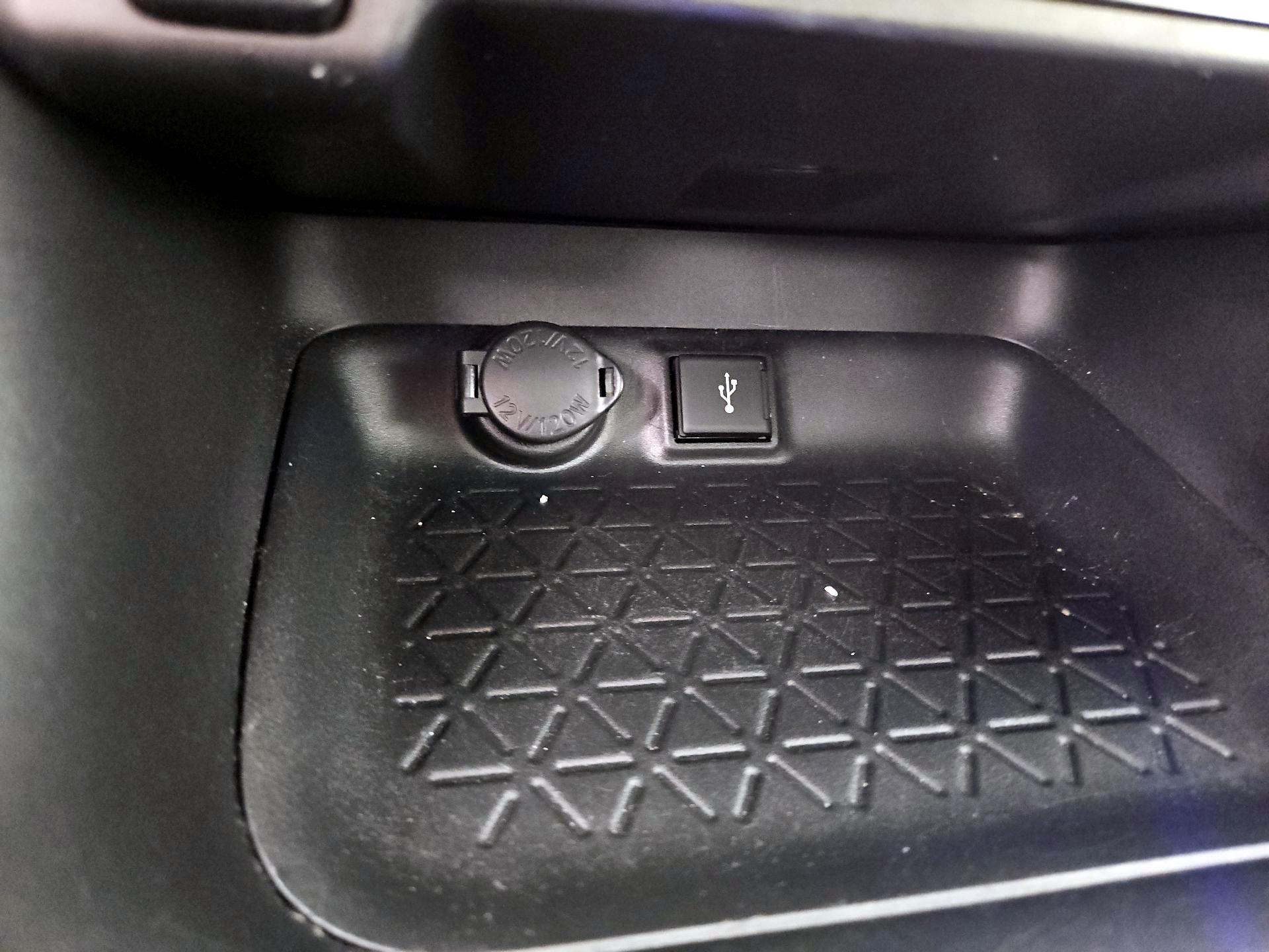 Thumbnail: 2020 Toyota RAV4 - 18