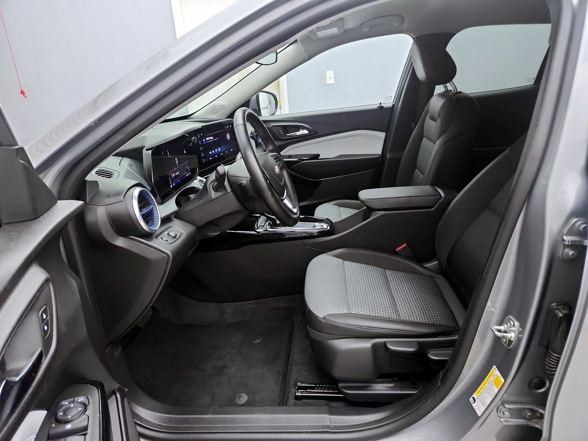 Thumbnail: 2025 Chevrolet Trax - 11