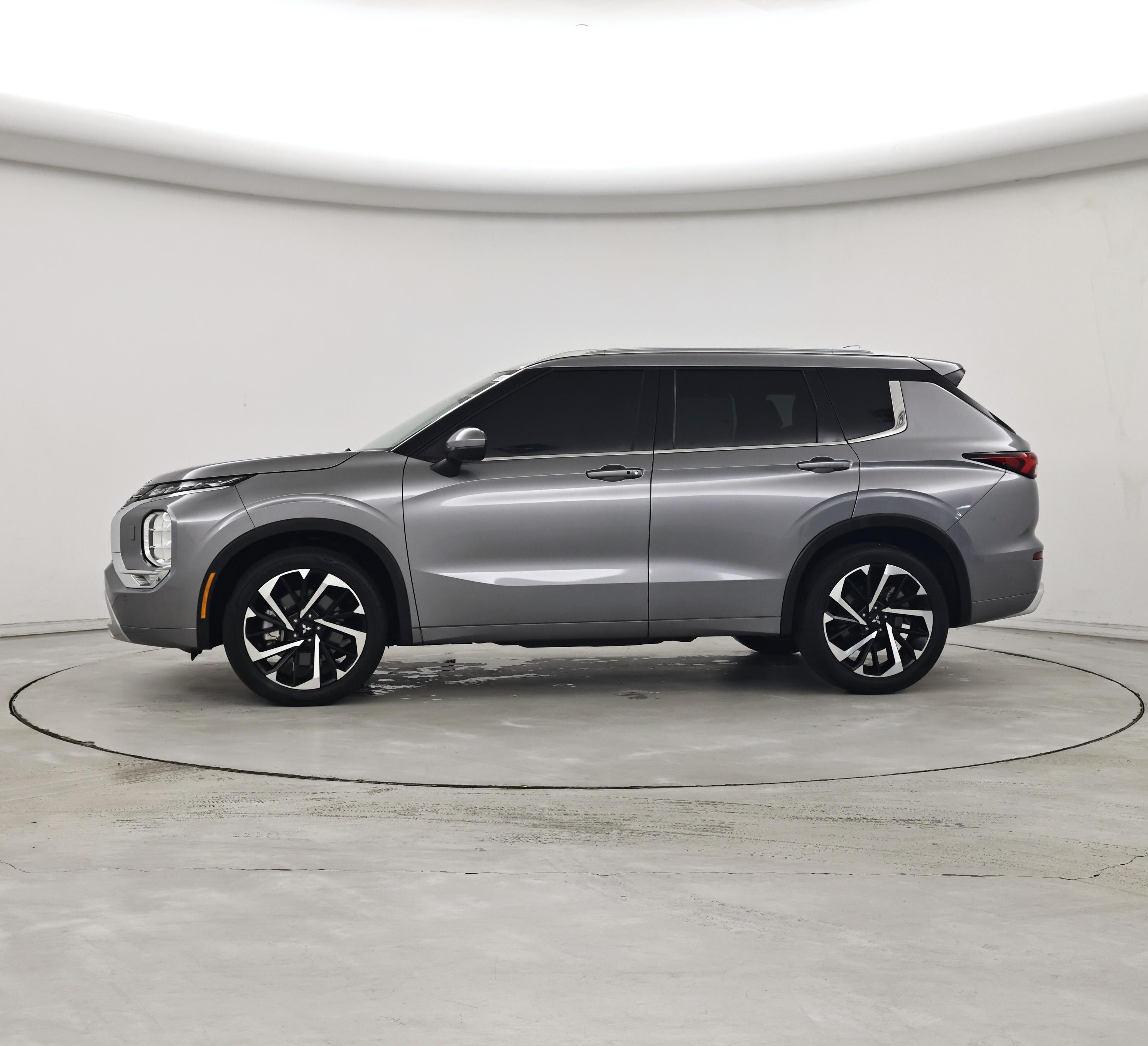 Thumbnail: 2022 Mitsubishi Outlander - 3