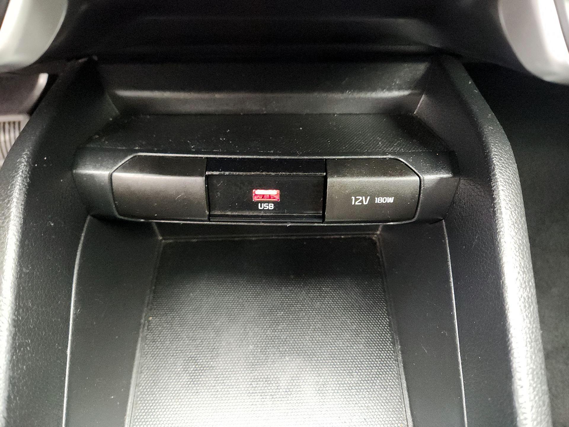 Thumbnail: 2021 Kia Rio - 18
