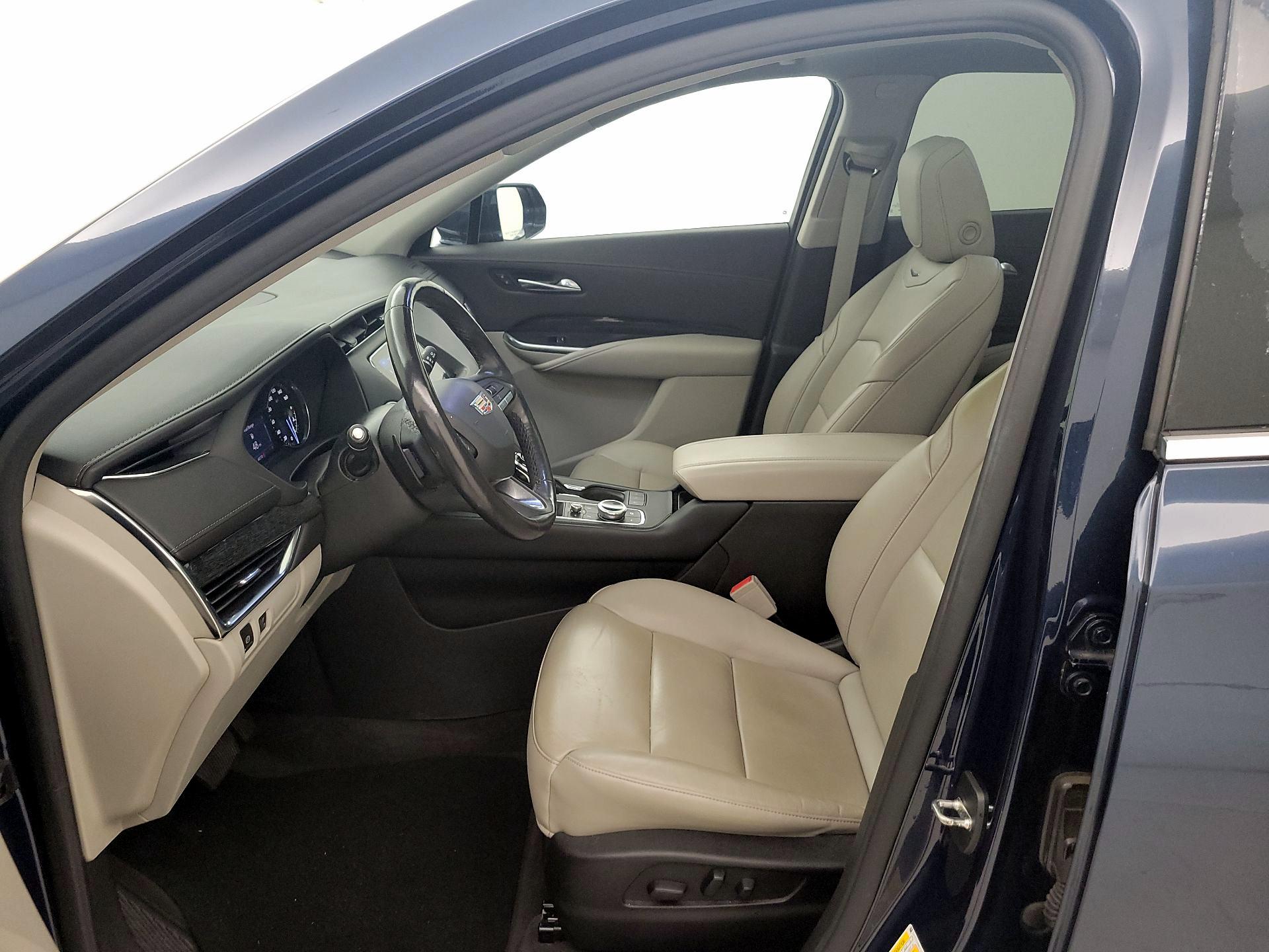 Thumbnail: 2020 Cadillac XT4 - 11