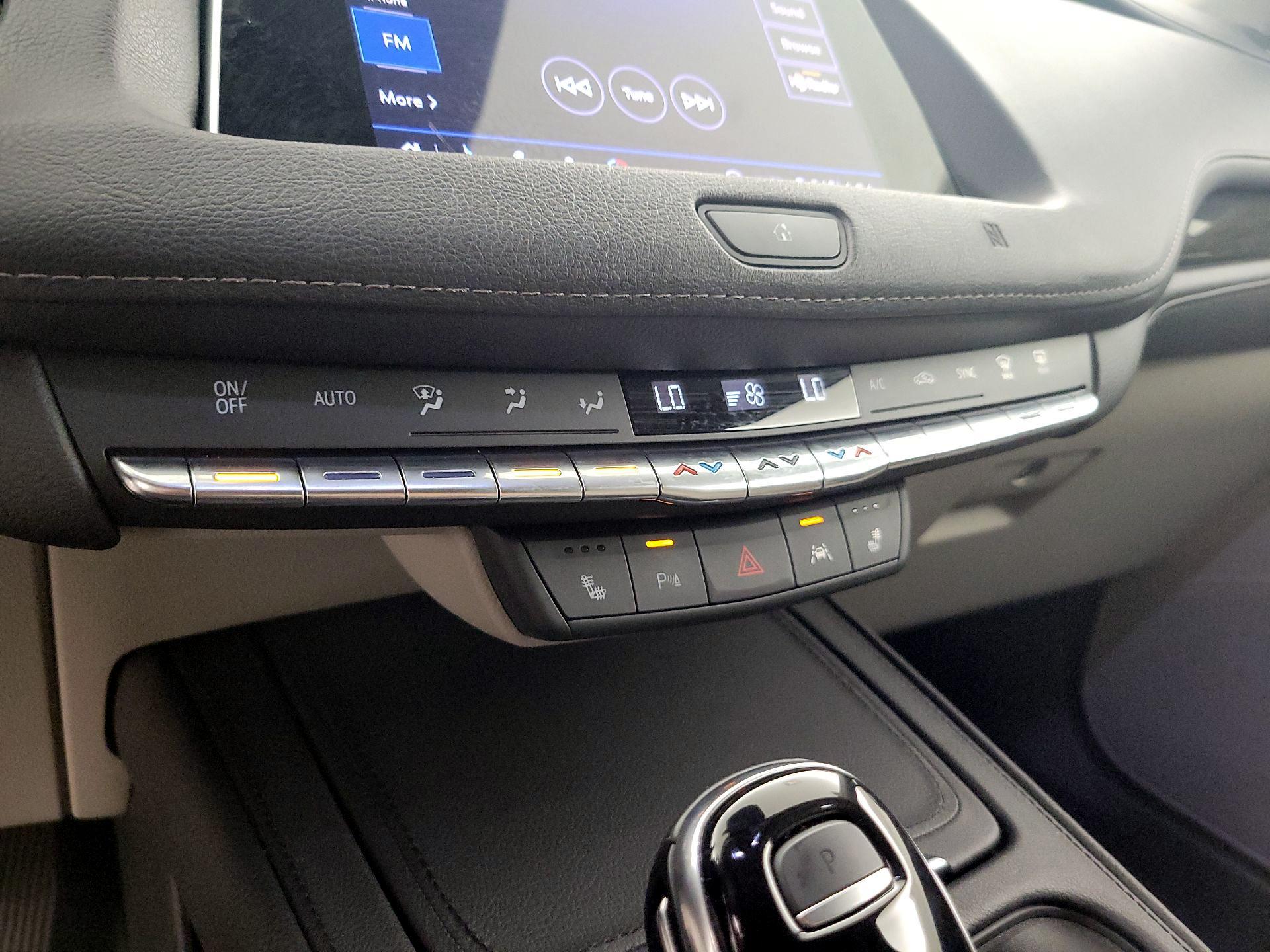 Thumbnail: 2020 Cadillac XT4 - 16