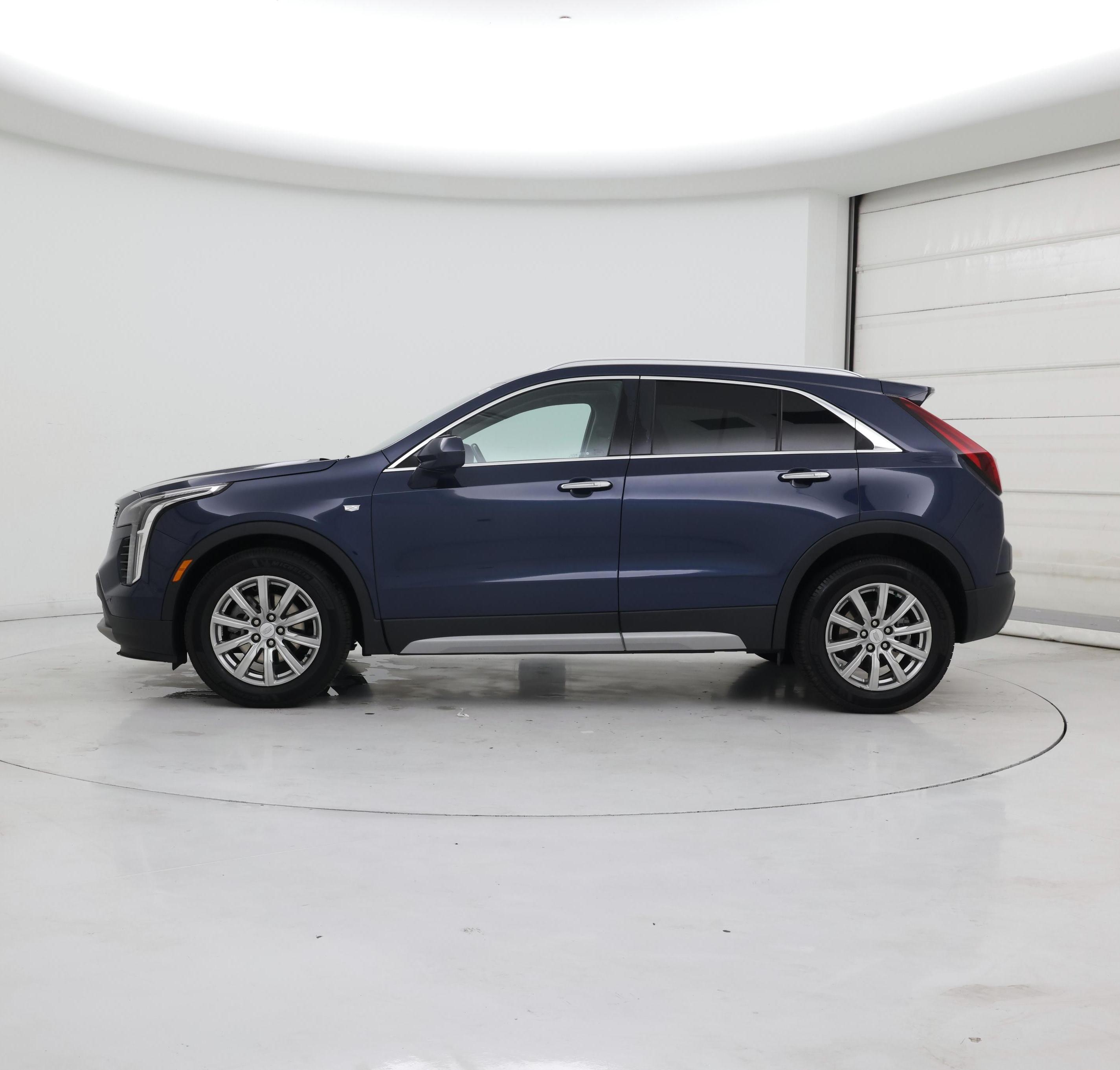 Thumbnail: 2020 Cadillac XT4 - 3