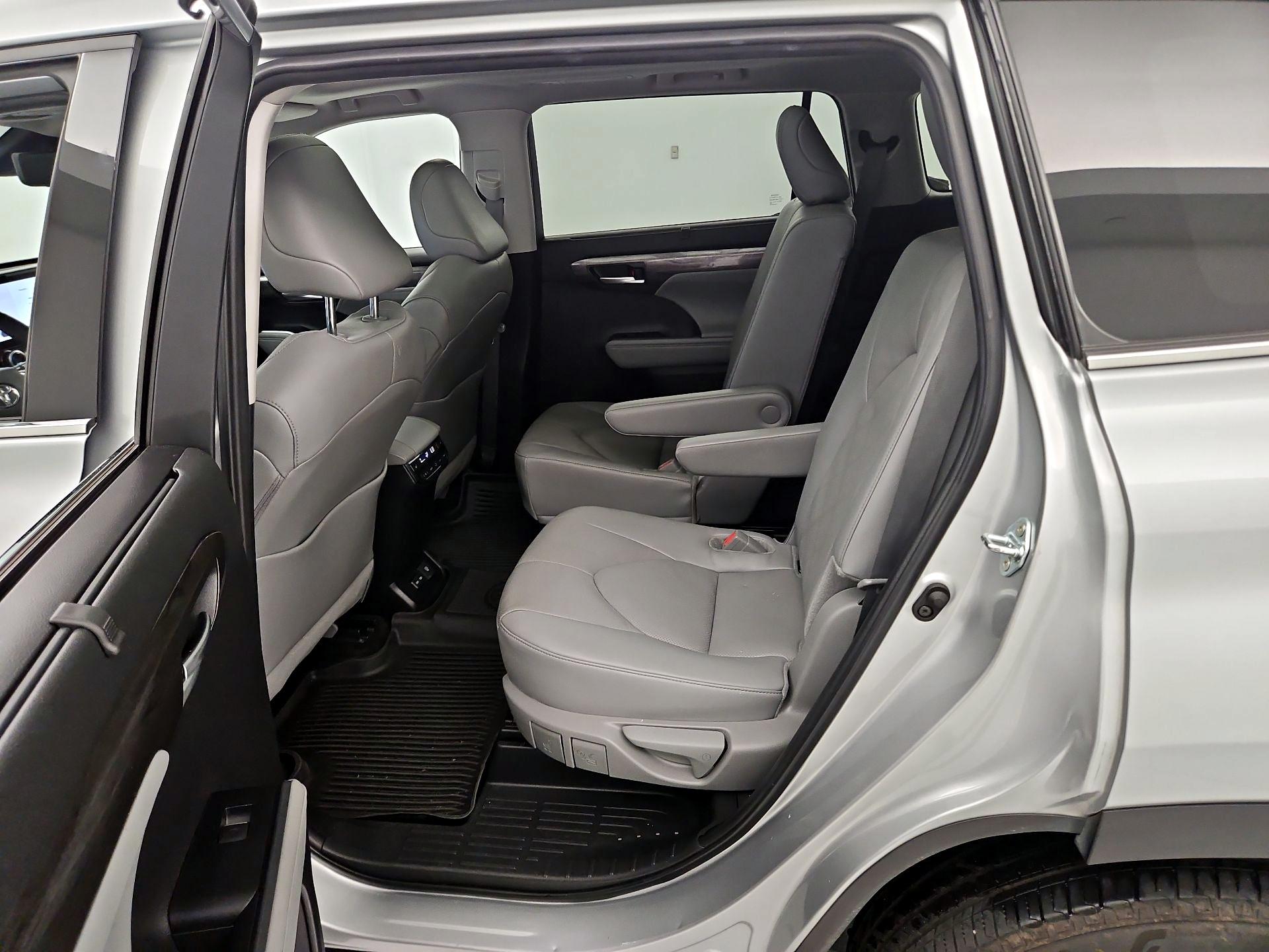 Thumbnail: 2024 Toyota Highlander - 20