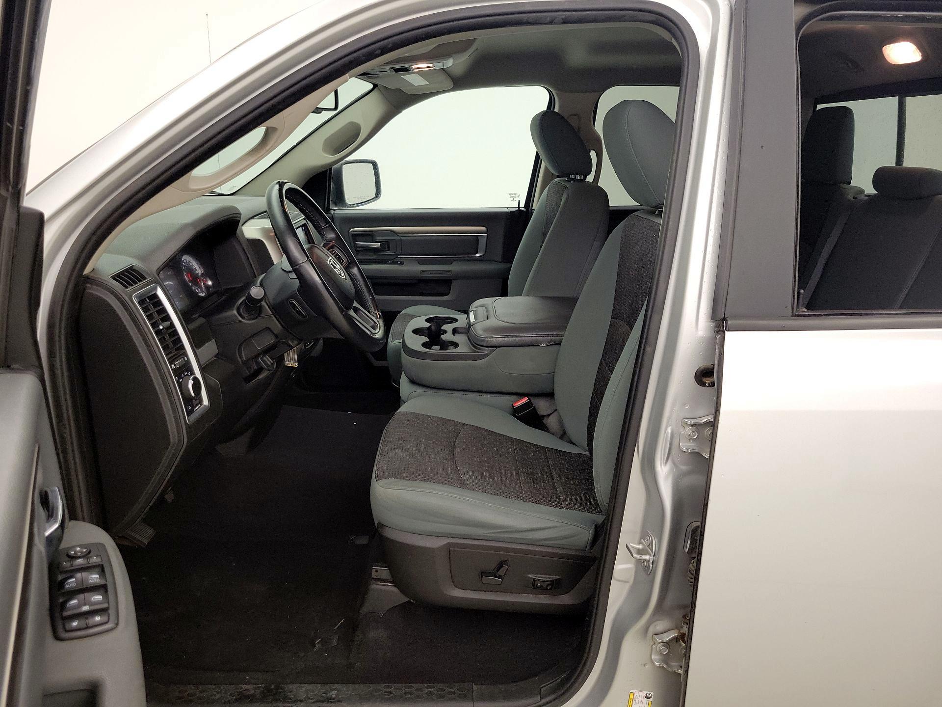 Thumbnail: 2019 RAM 1500 Classic - 11