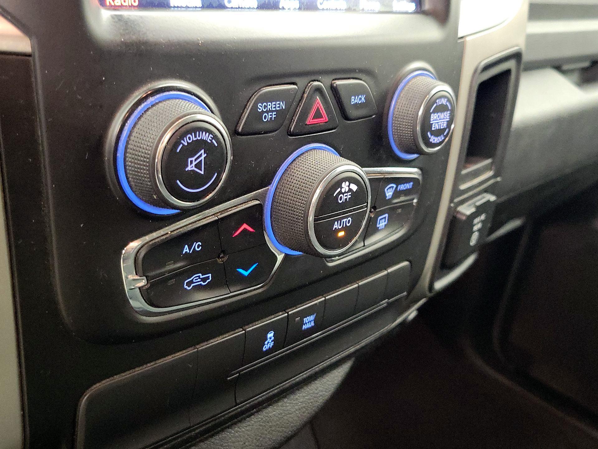 Thumbnail: 2019 RAM 1500 Classic - 16