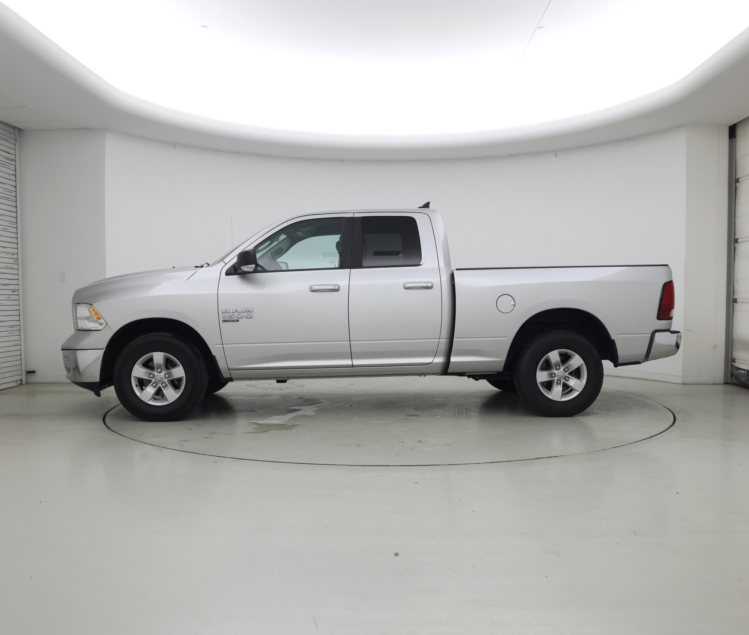 Thumbnail: 2019 RAM 1500 Classic - 3