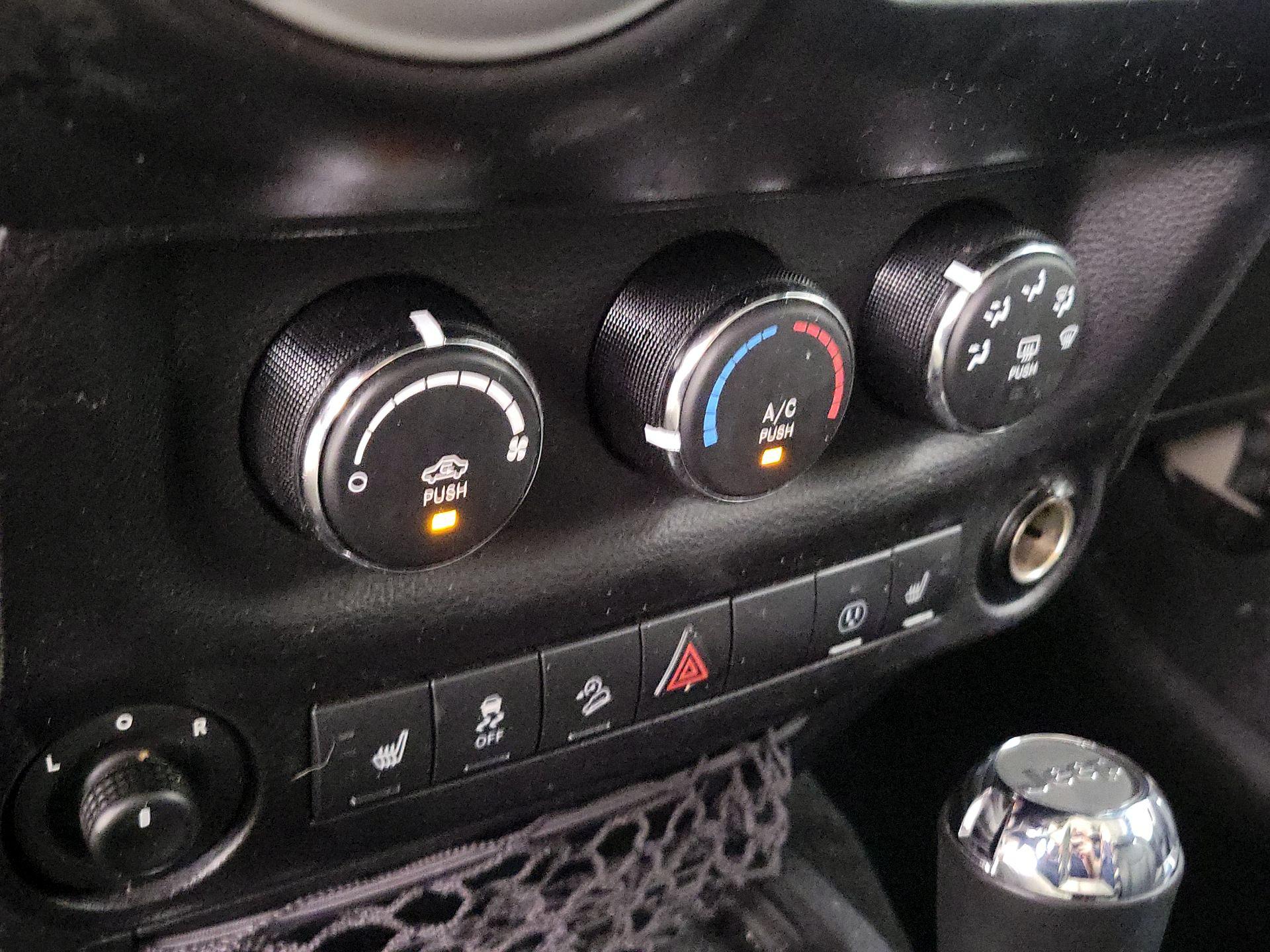 Thumbnail: 2017 Jeep Wrangler - 14