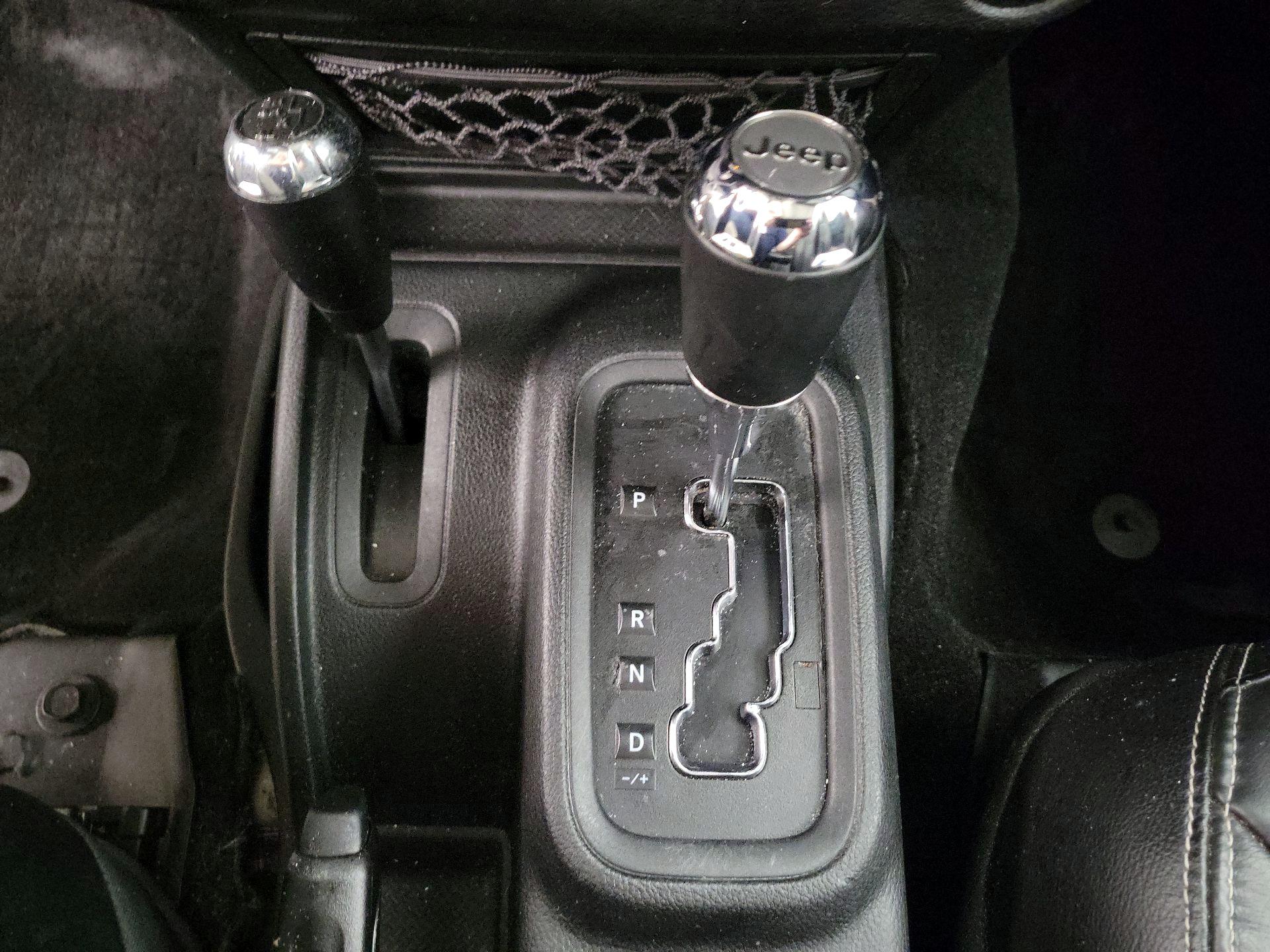 Thumbnail: 2017 Jeep Wrangler - 15