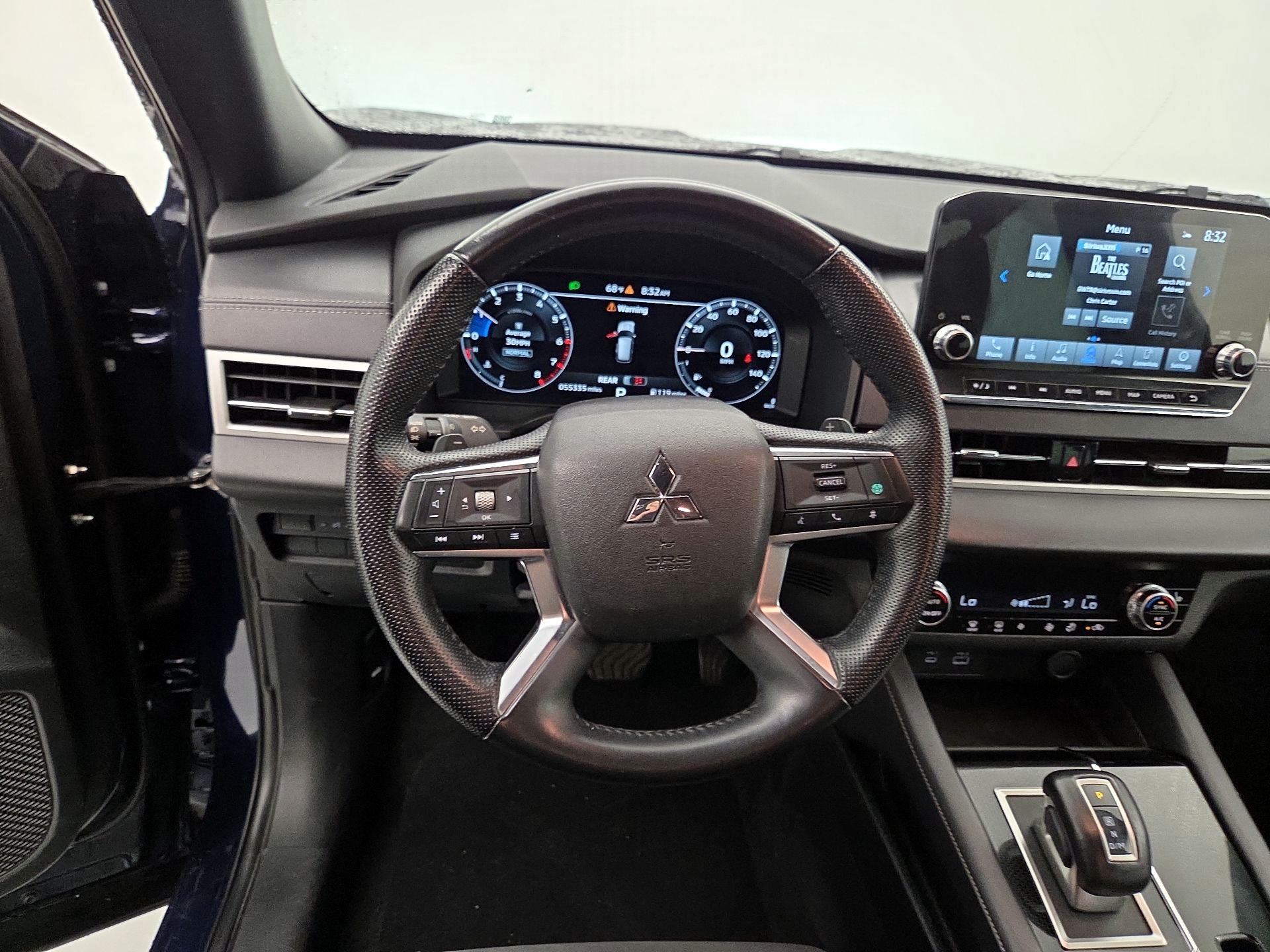 Thumbnail: 2023 Mitsubishi Outlander - 10