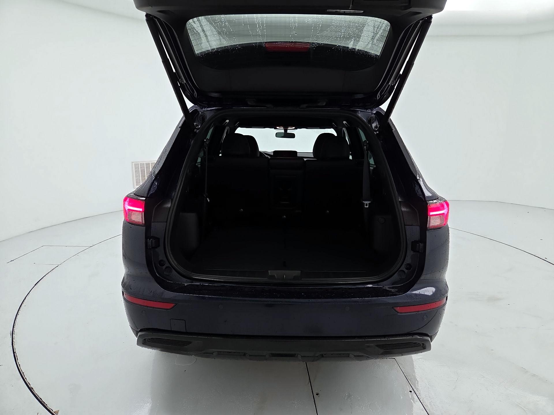 Thumbnail: 2023 Mitsubishi Outlander - 20