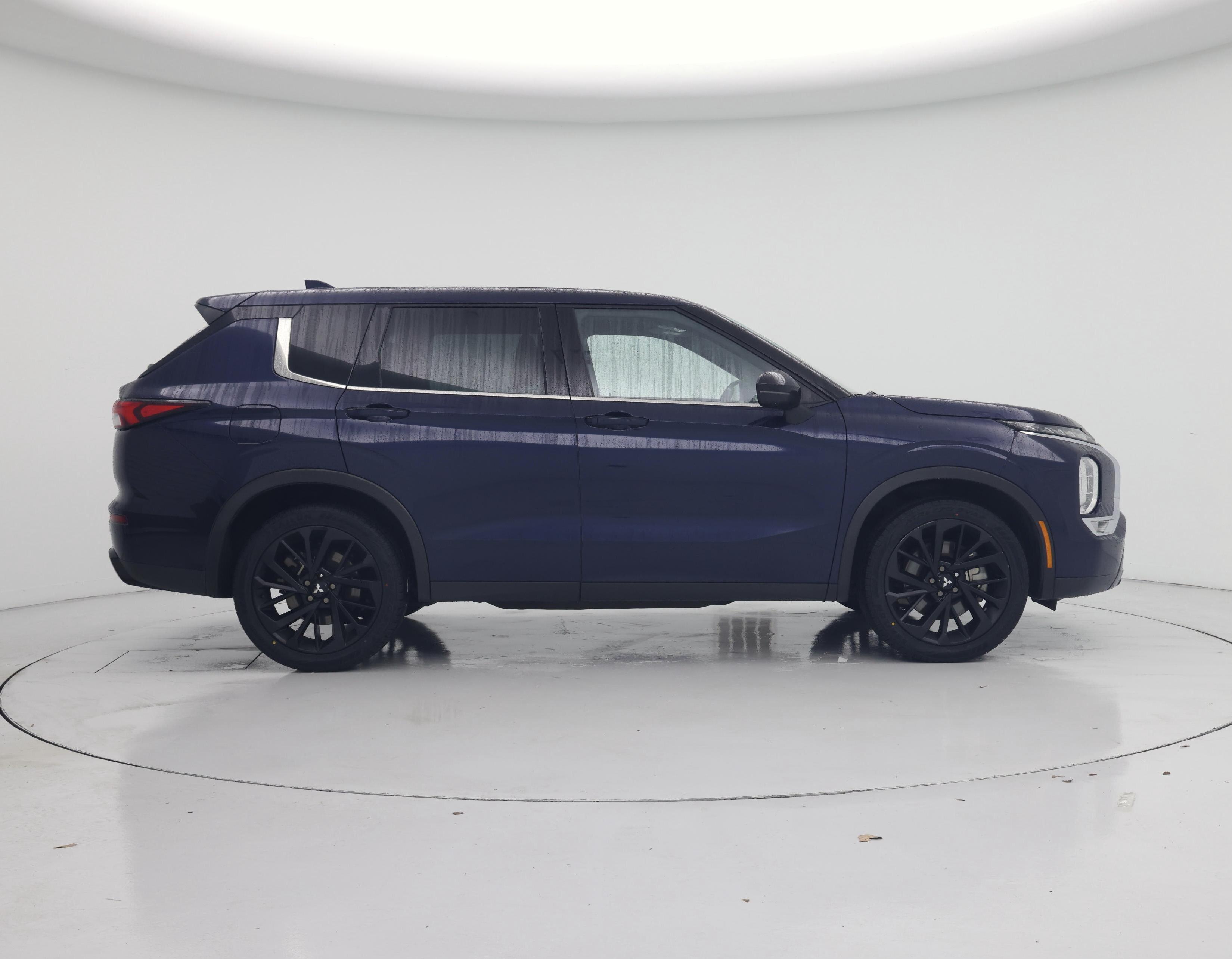Thumbnail: 2023 Mitsubishi Outlander - 7