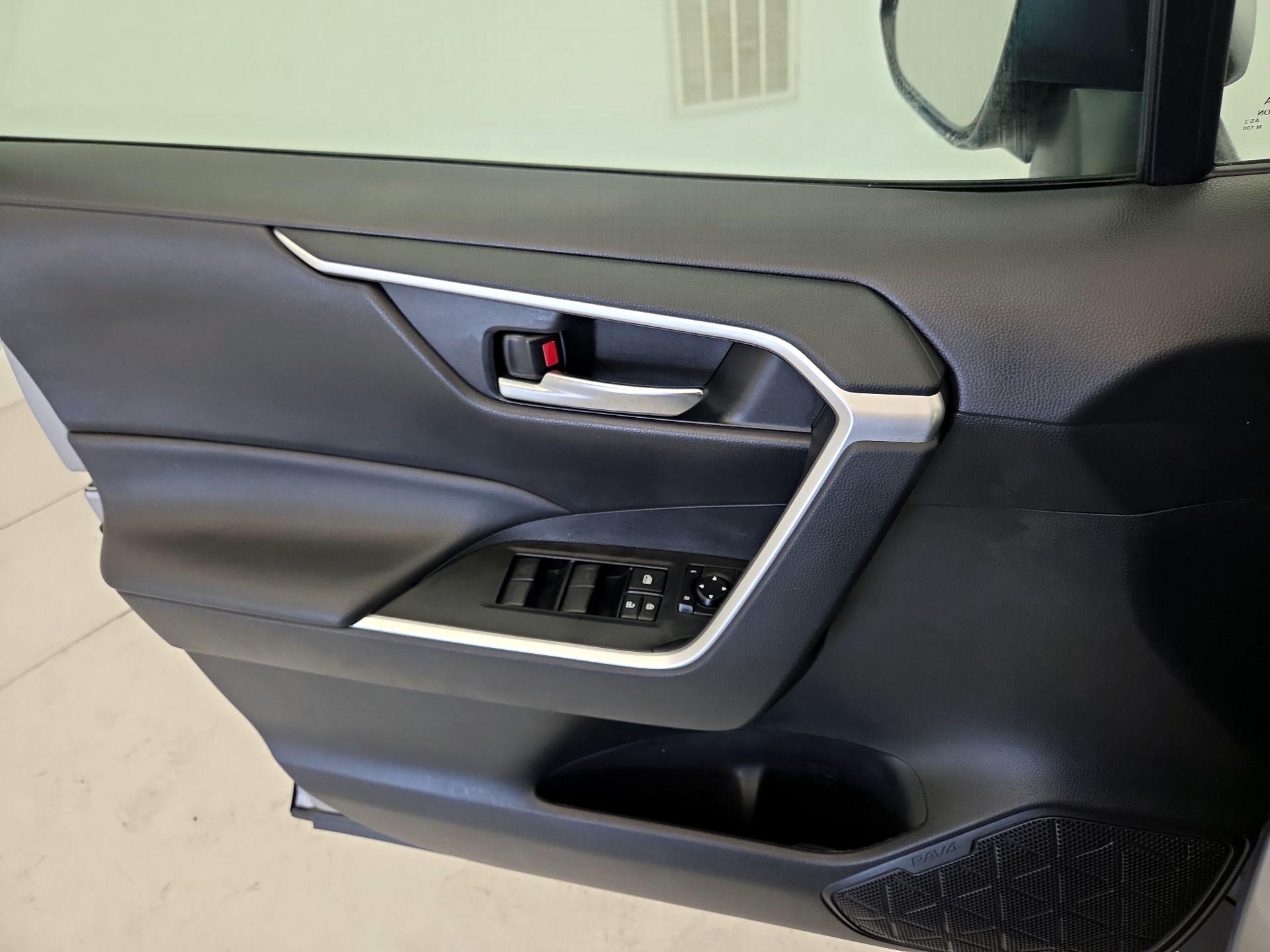 Thumbnail: 2021 Toyota RAV4 - 12